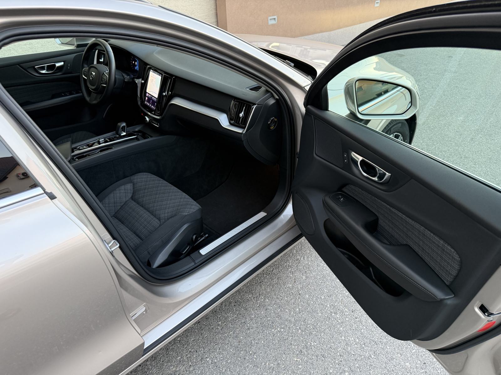 Volvo V60 2.0 D4,2023.god.NAVI,LED,VIRTUAL,,KAMERA,SERVISNA!!u PDV-u…, fotografija 11