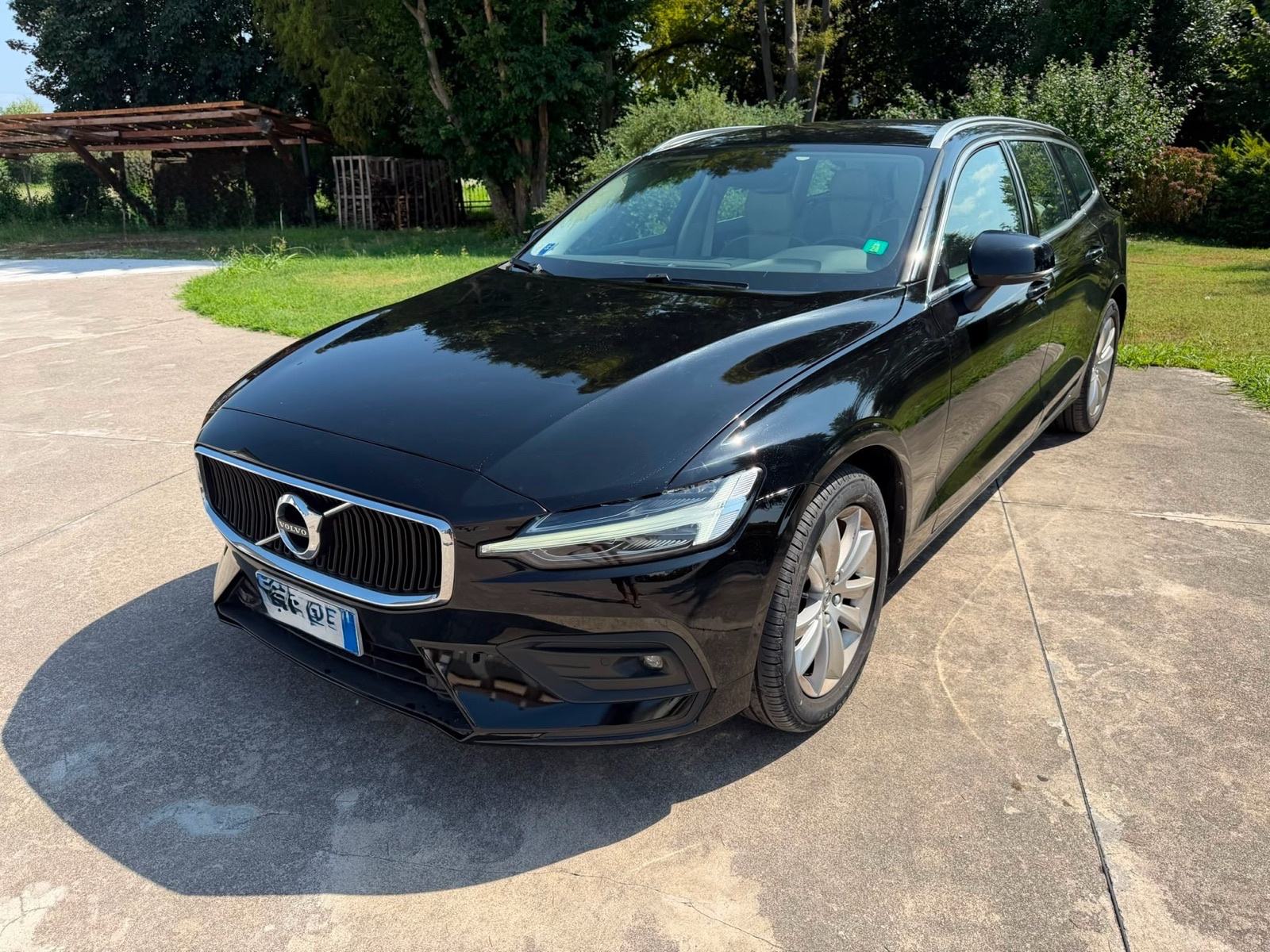 Volvo V60 2.0D B4 Automatik,navigacija,led,kamera…, pogled izvana - slika 2