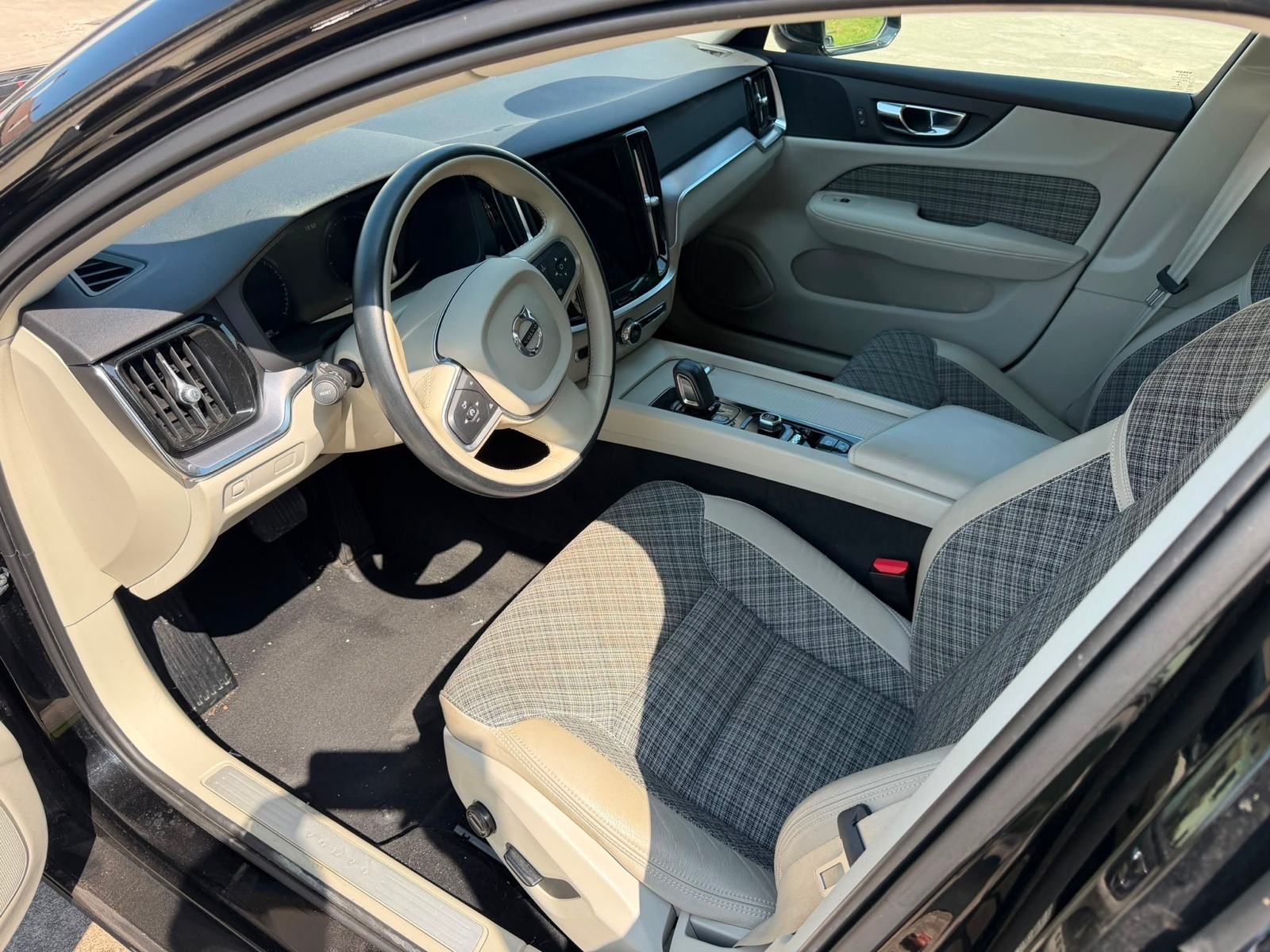 Volvo V60 2.0D B4 Automatik,navigacija,led,kamera…, pogled izvana - slika 4