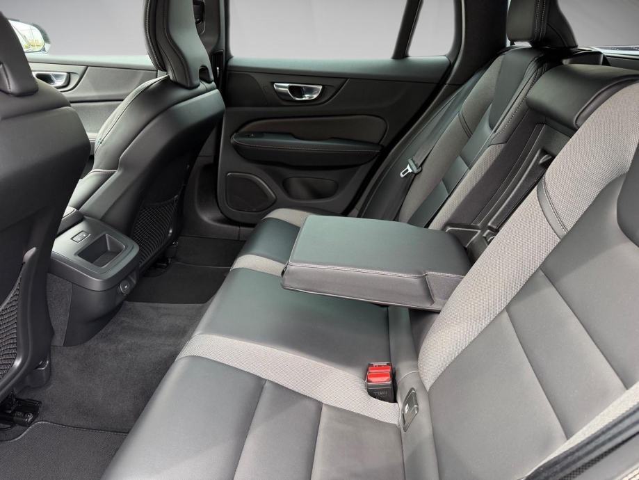 Volvo V60 B4 diesel 2022. g. - 145 kW, fotografija 13