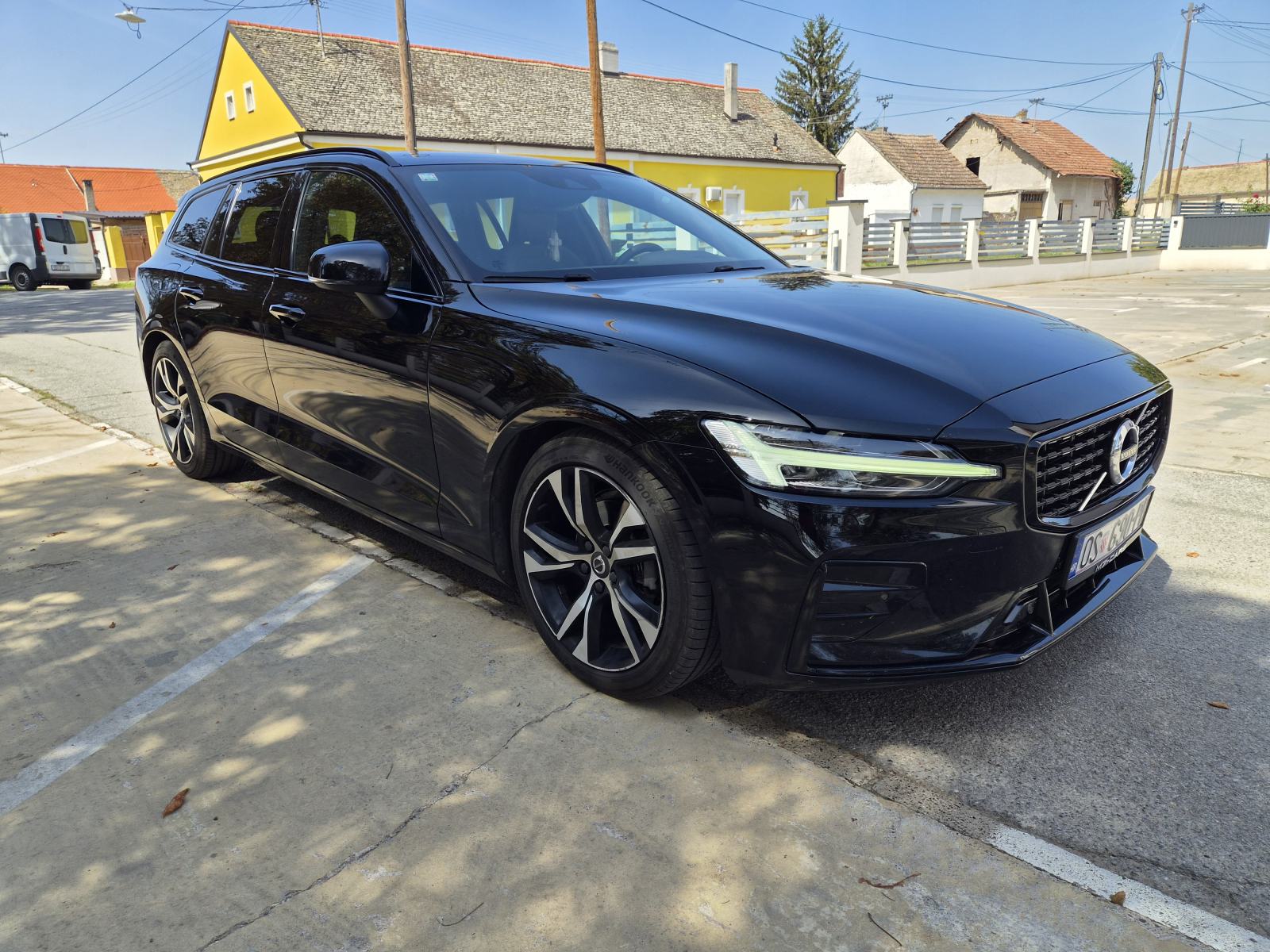 Volvo V60 B4 diesel 2022. g. - 145 kW, fotografija 1