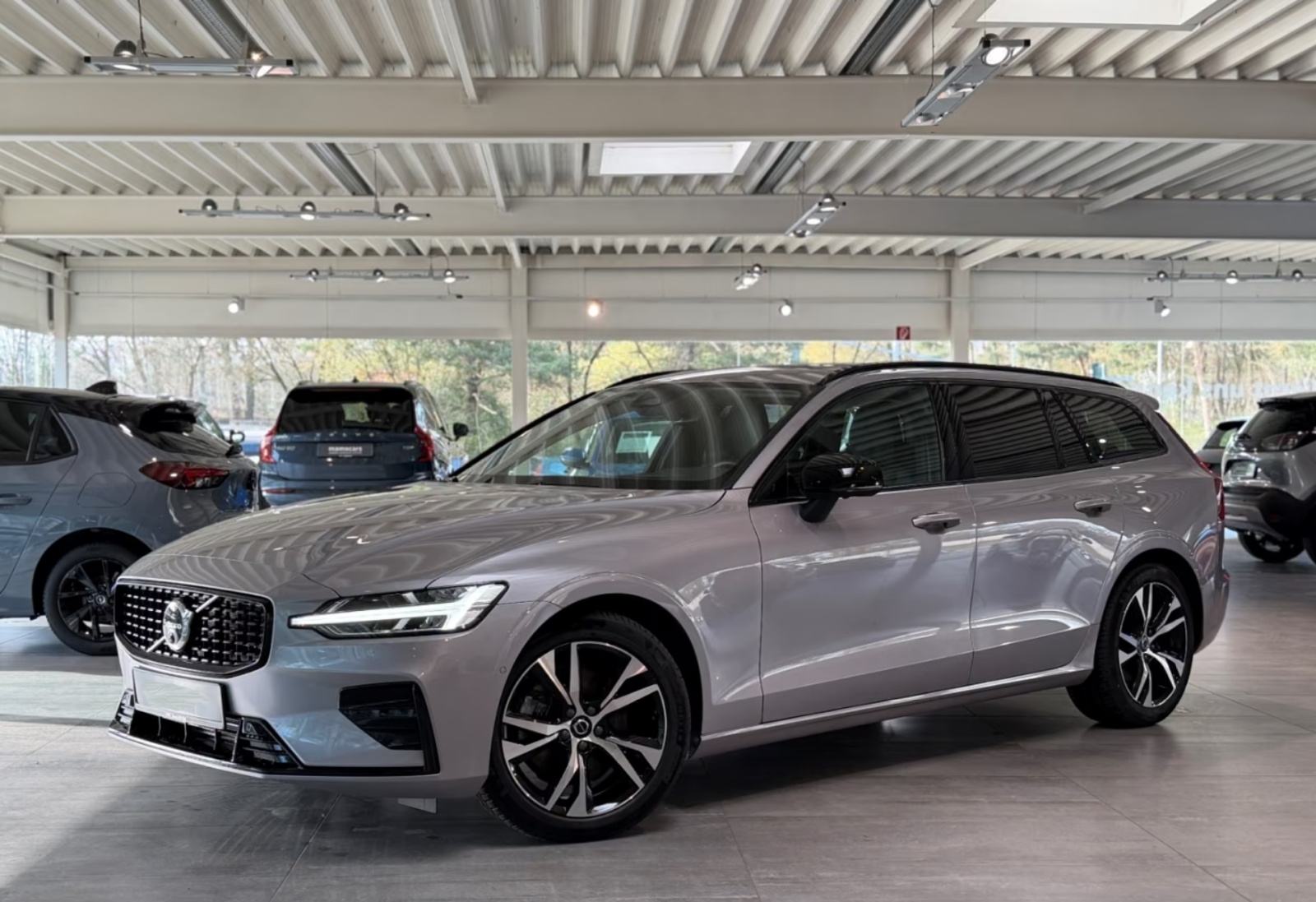 Volvo V60 B4 Plus Dark - 360 KAMERA, HUD, PANO,ADAP. LED, KOZA, H&K, fotografija 1