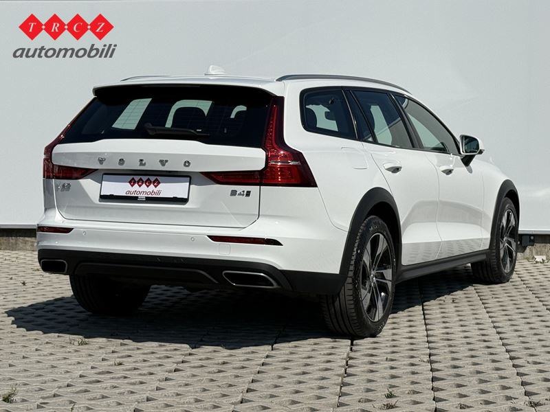 VOLVO V60 CROSS COUNTRY 2.0 D, fotografija 4