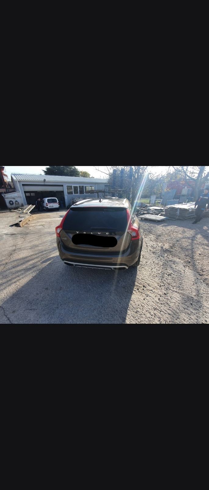 Volvo V60 Cross Country 2.0 Tdi, fotografija 3