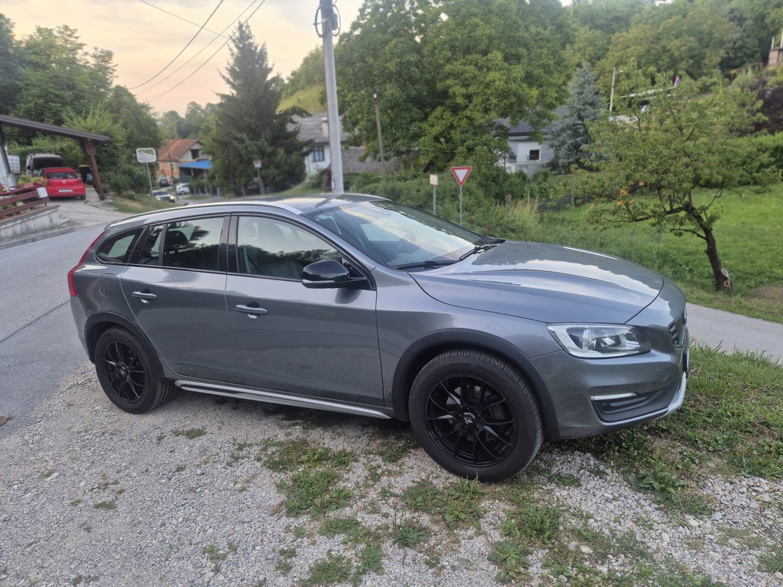 Volvo V60 Cross Country 2.0D automatik, fotografija 3