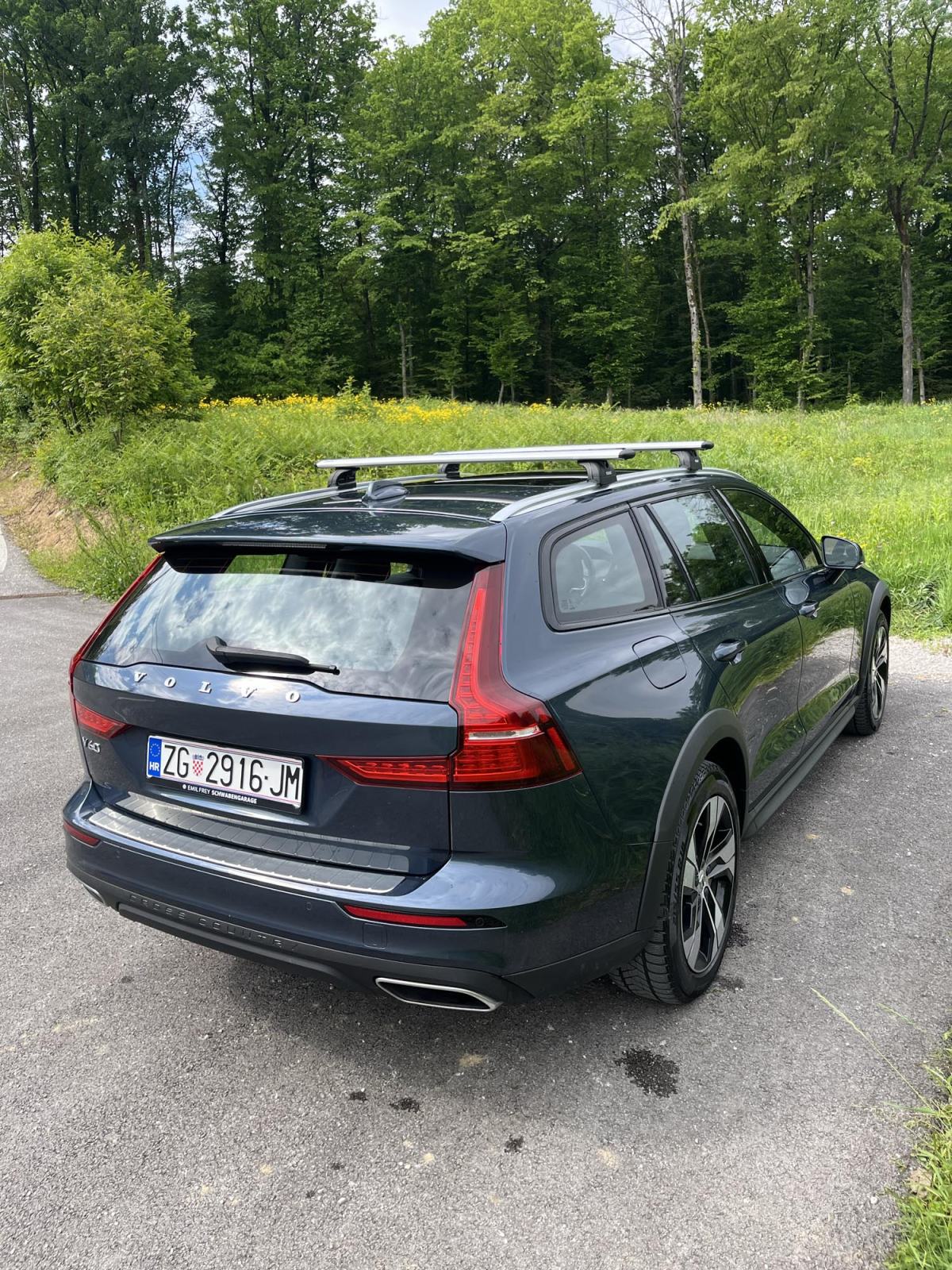Volvo V60 Cross Country B&W, fotografija 5