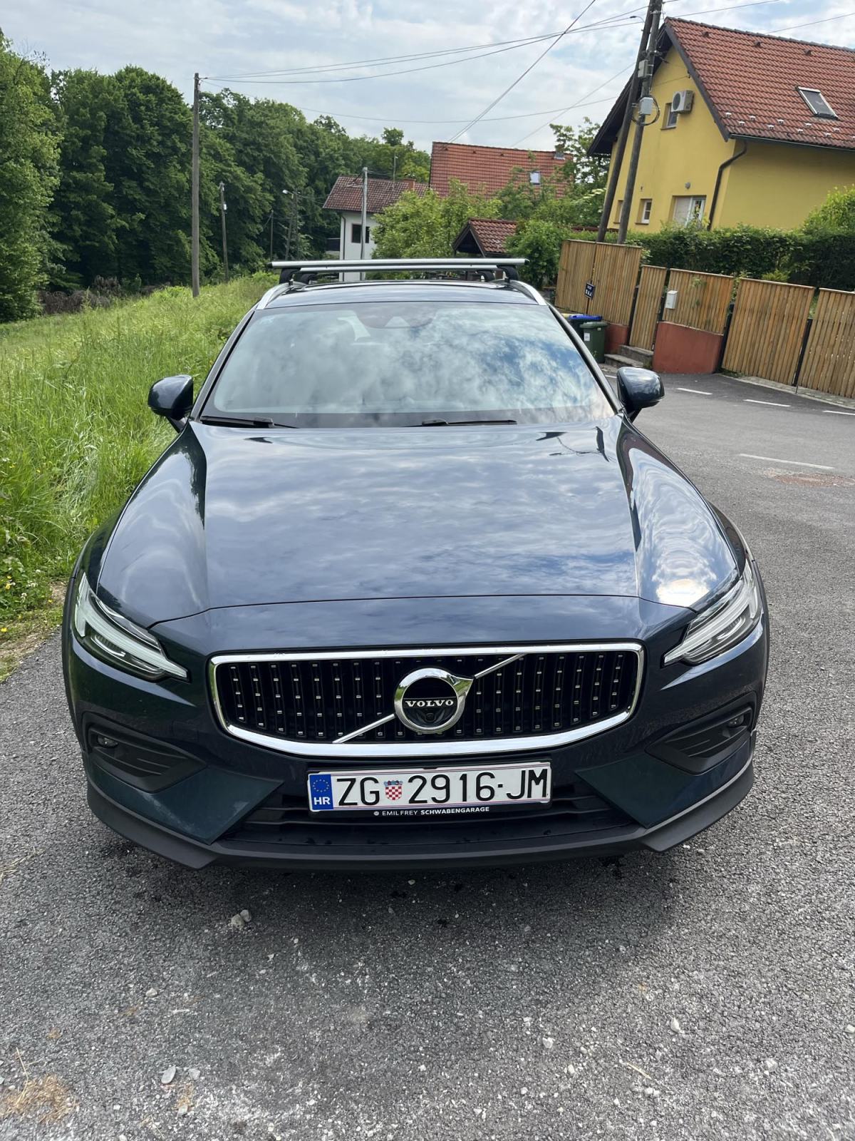 Volvo V60 Cross Country B&W, fotografija 1