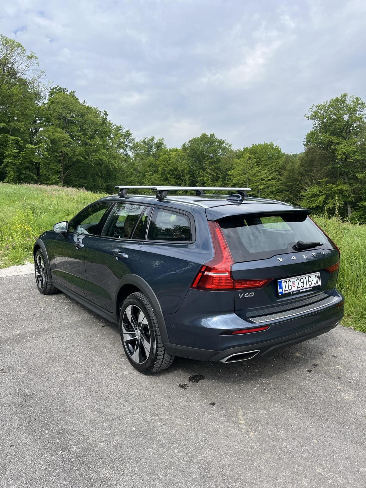 Volvo V60 Cross Country B&W, fotografija 3