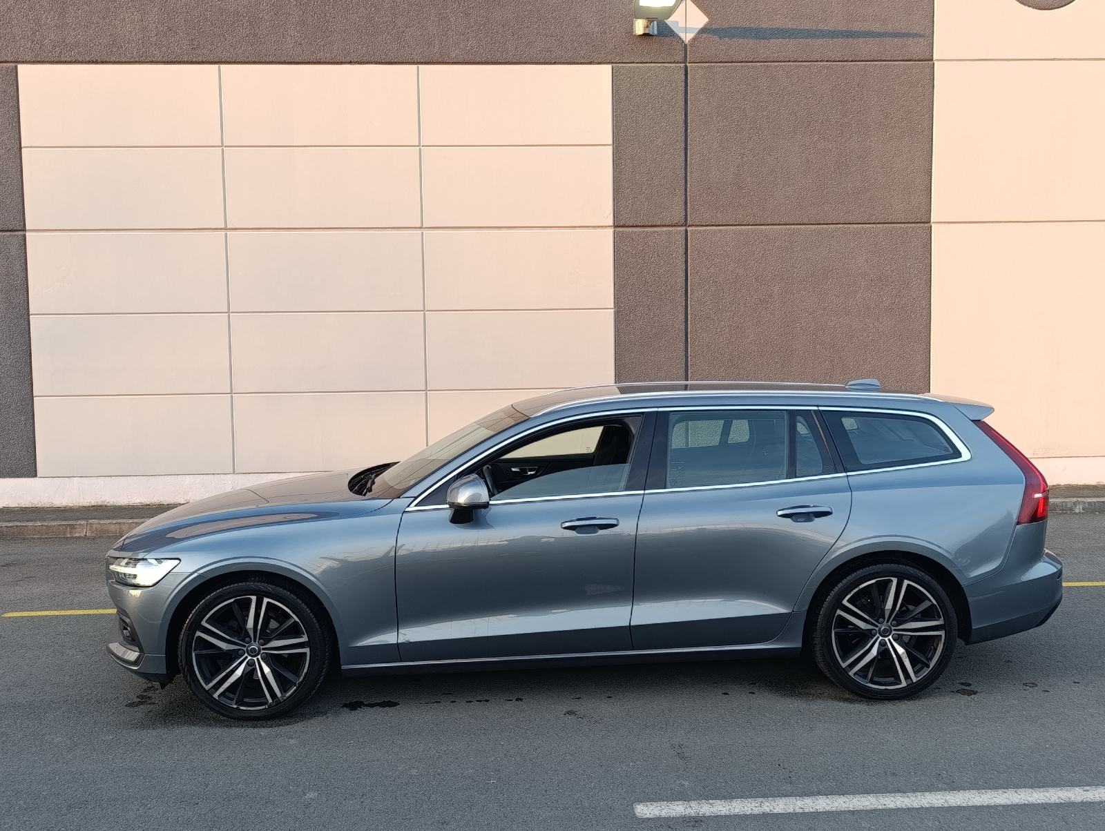 Volvo V60 D3 automatik 2020' reg godinu dana, fotografija 3