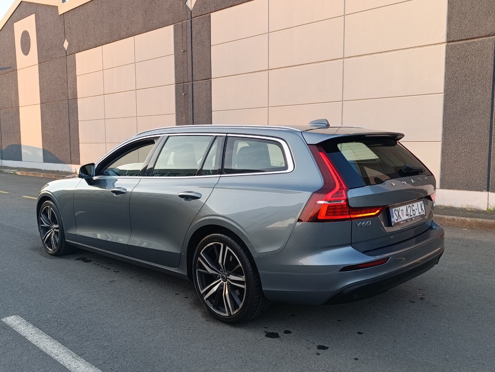 Volvo V60 D3 automatik 2020' reg godinu dana, fotografija 4