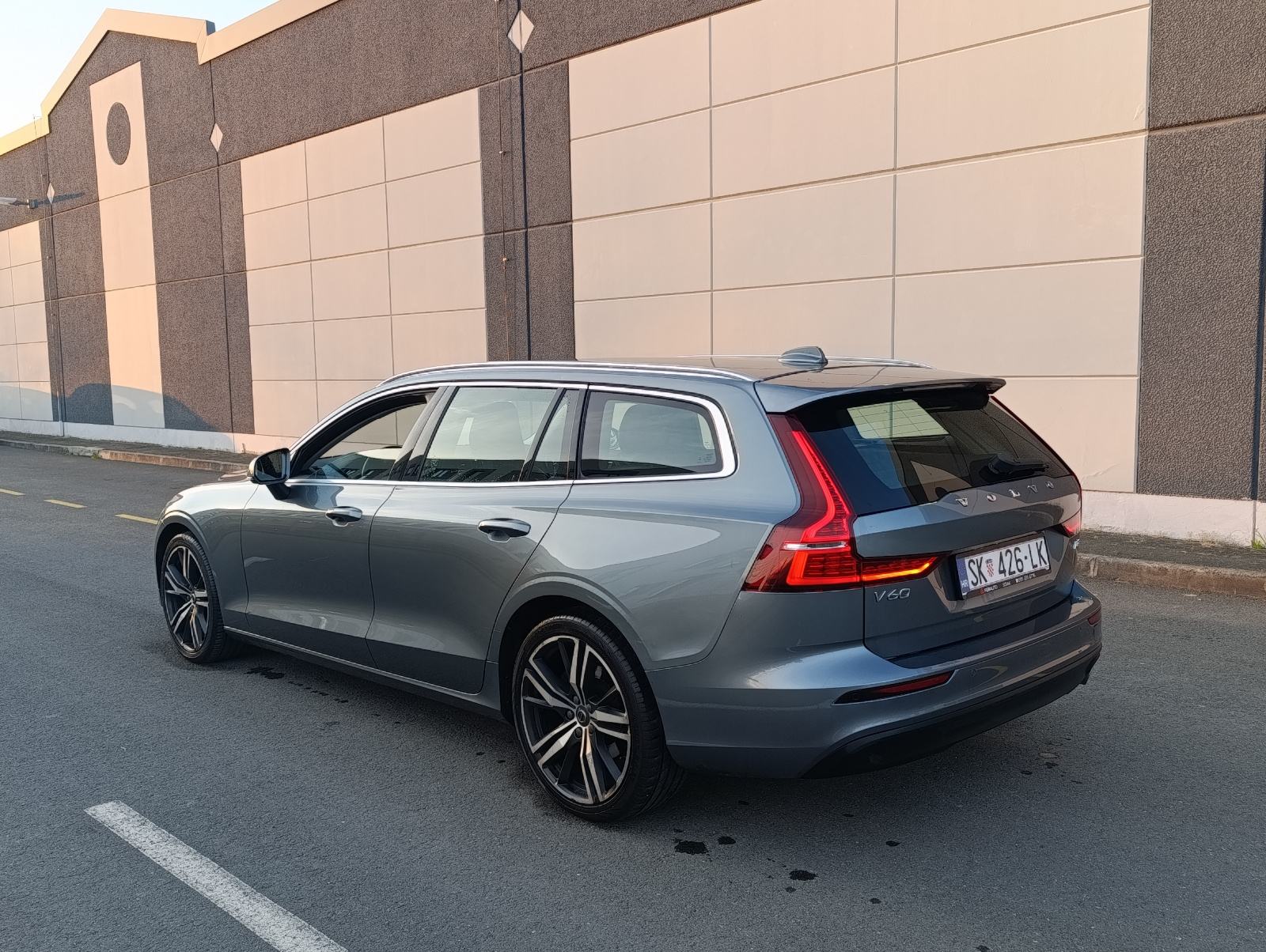 Volvo V60 D3 automatik 2020' reg godinu dana, fotografija 2