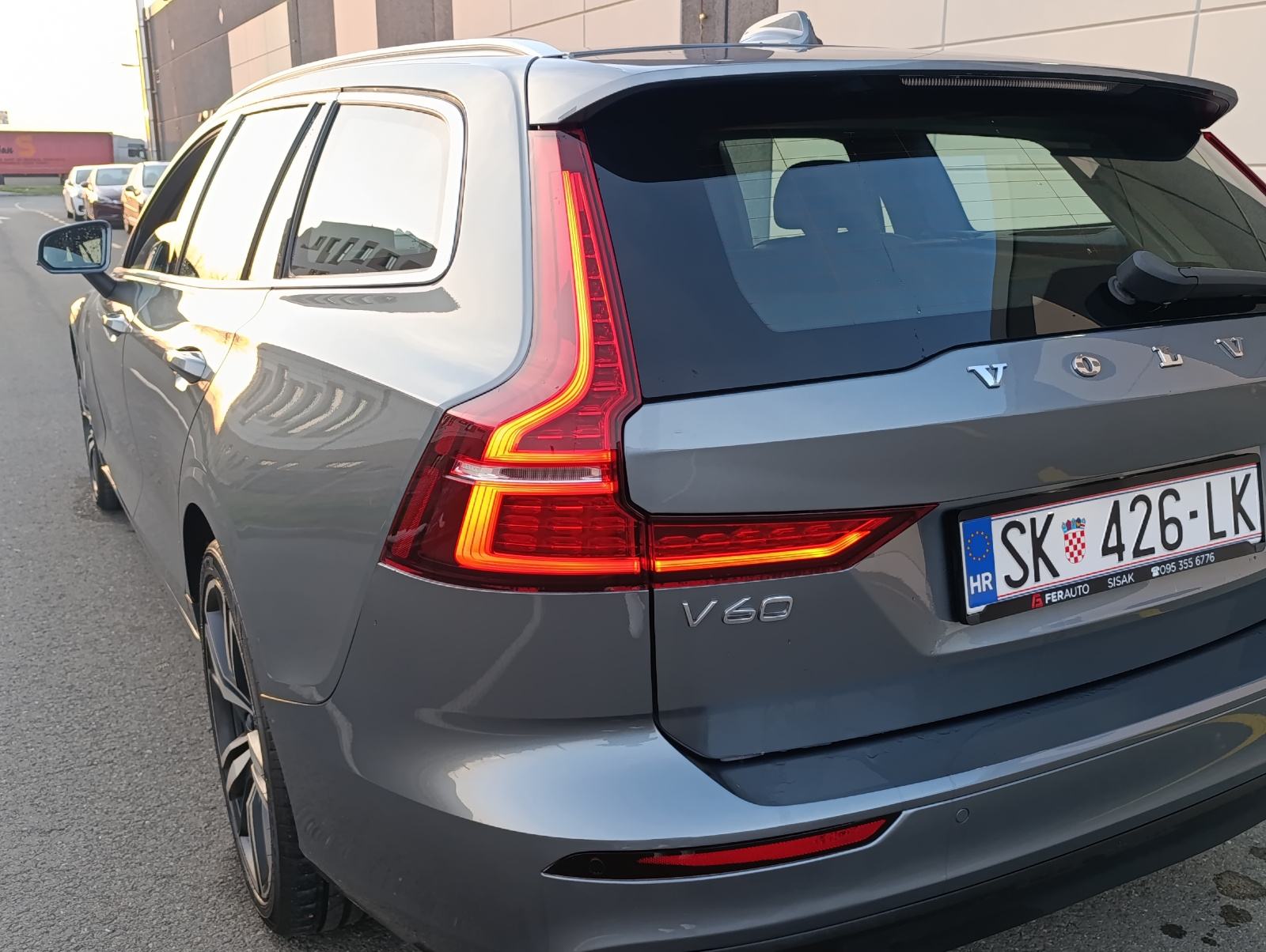 Volvo V60 D3 automatik 2020' reg godinu dana, fotografija 15