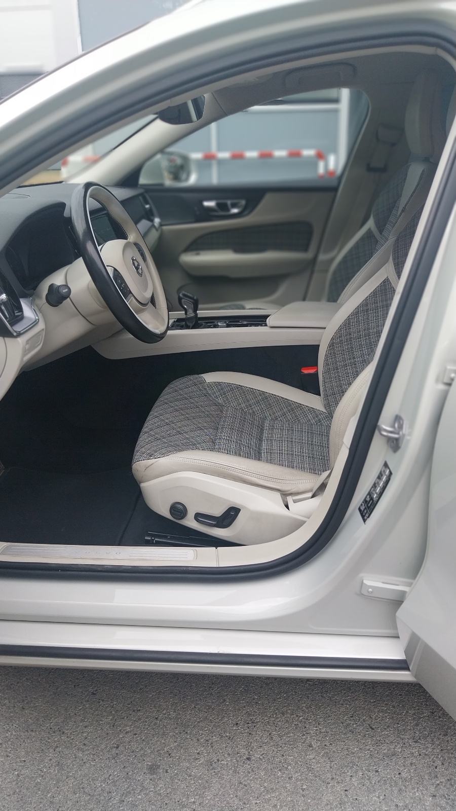 Volvo V60 D3 automatik kupljen u RH , servisna, IZUZETAN, fotografija 12