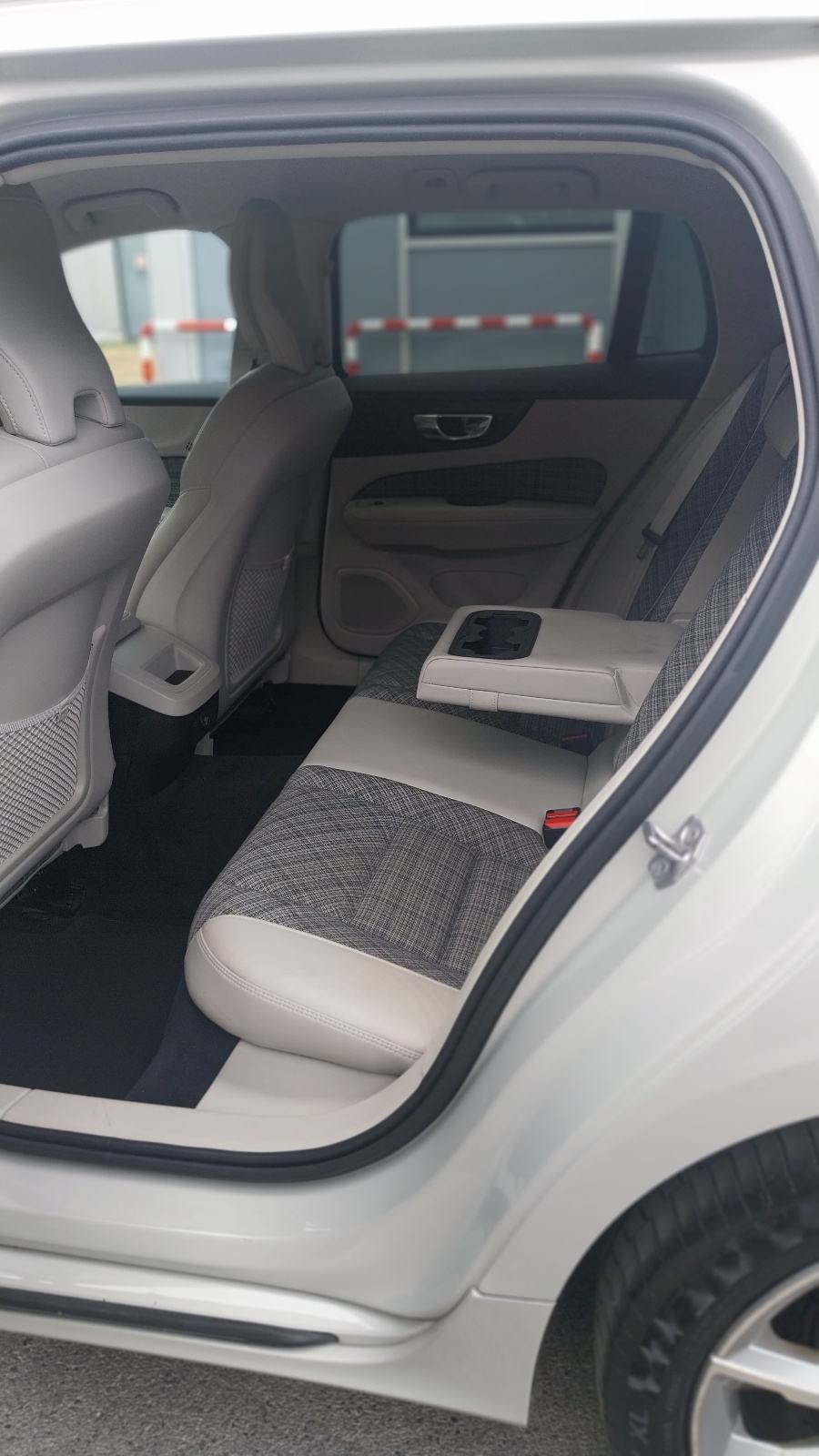 Volvo V60 D3 automatik kupljen u RH , servisna, IZUZETAN, fotografija 13