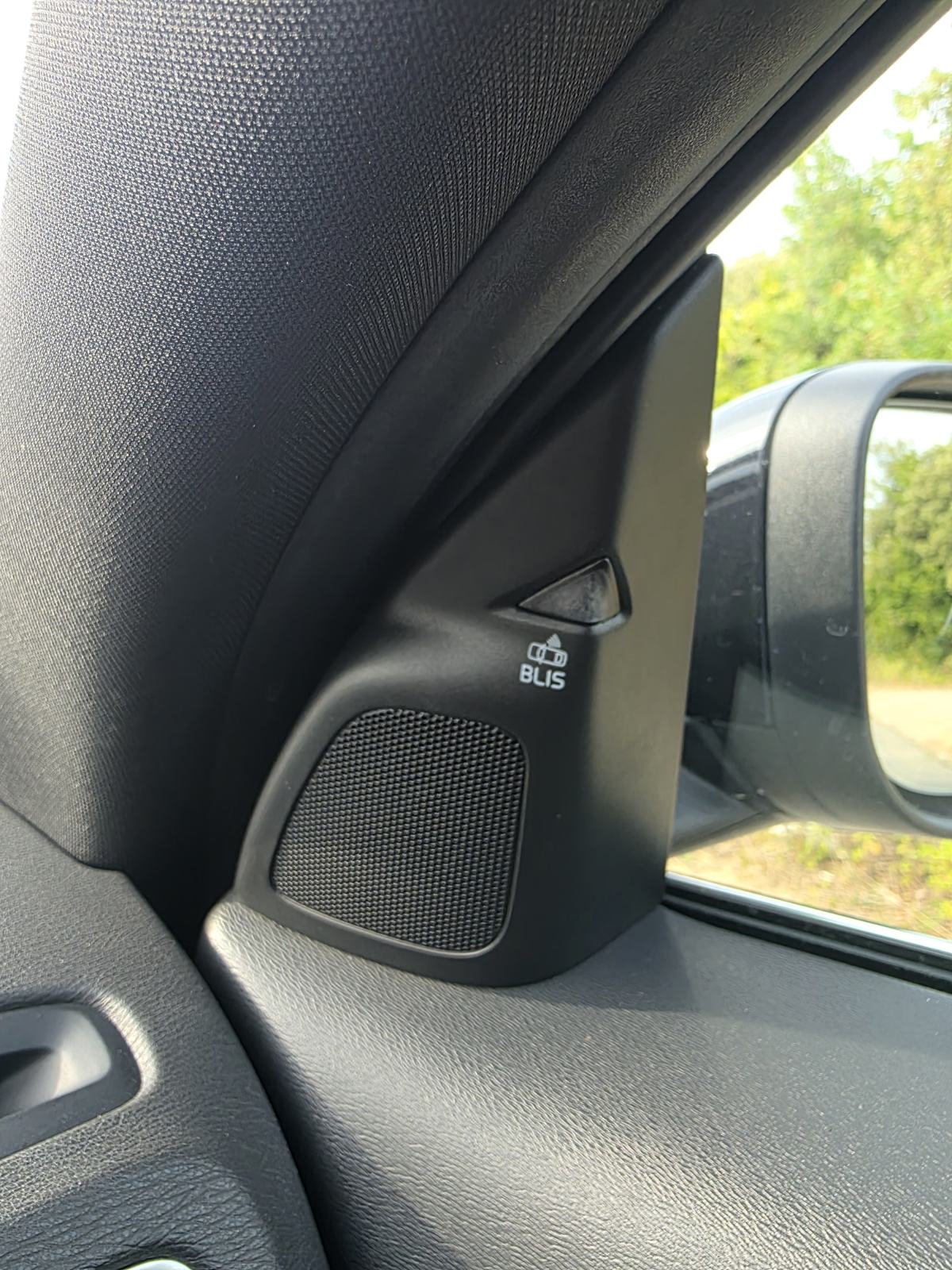 Volvo V60 D3 automatik ACC, CTA, BLIS, AHB..., fotografija 13