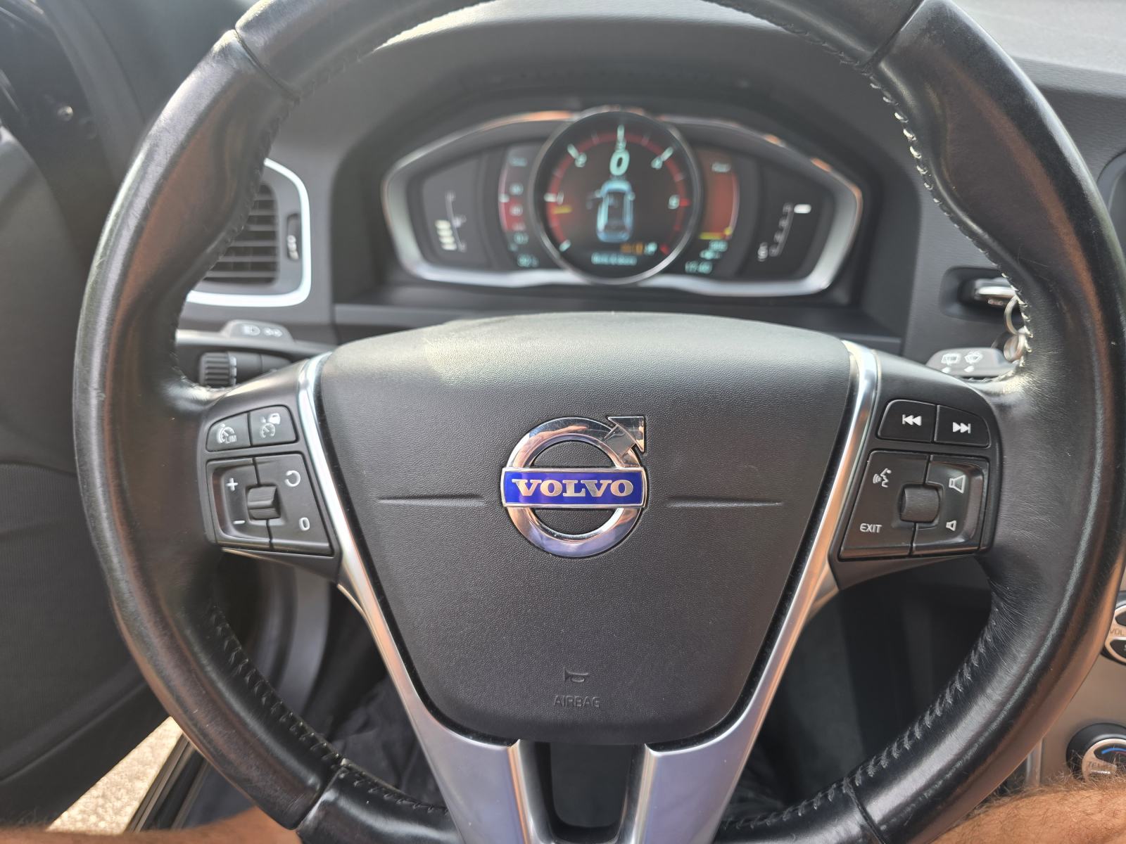 Volvo V60 D3 automatik ACC, CTA, BLIS, AHB..., fotografija 15