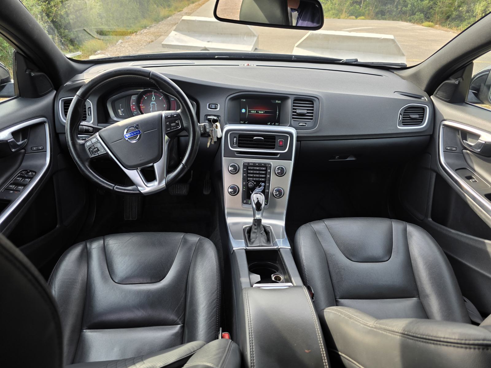 Volvo V60 D3 automatik ACC, CTA, BLIS, AHB..., fotografija 9