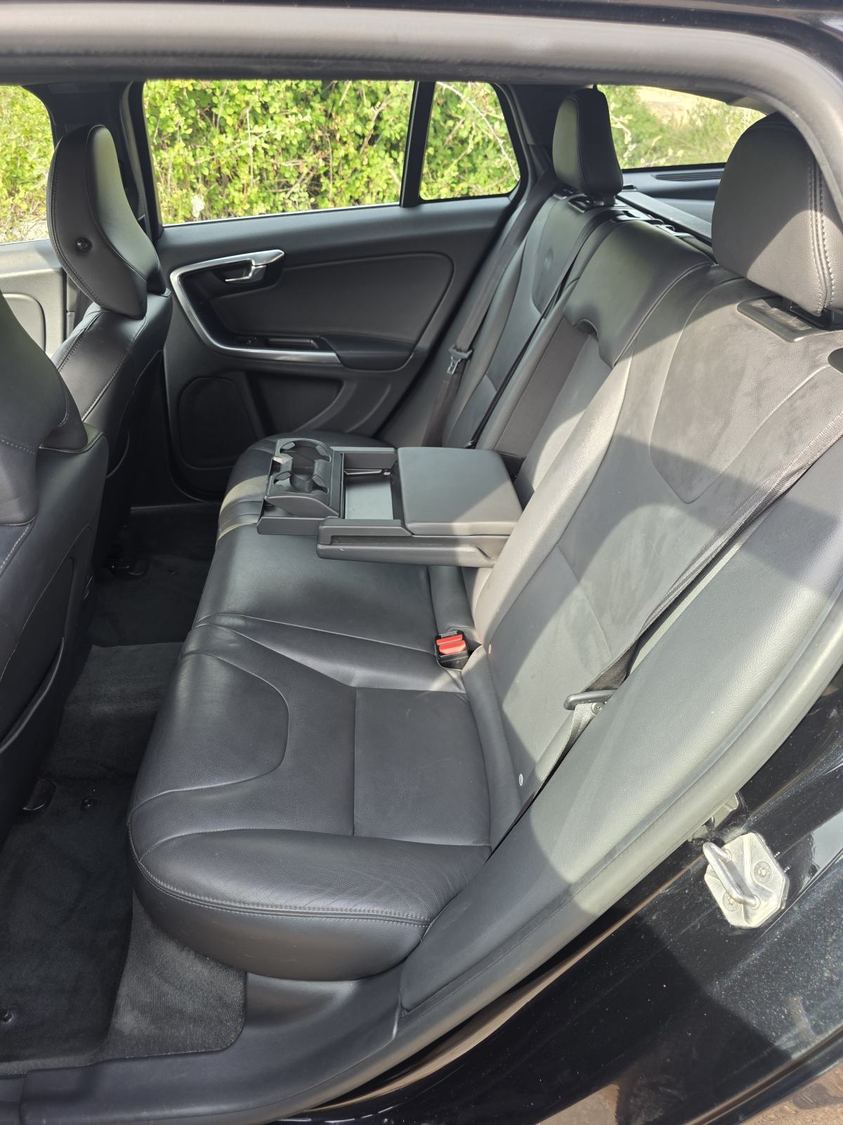 Volvo V60 D3 automatik ACC, CTA, BLIS, AHB..., fotografija 16