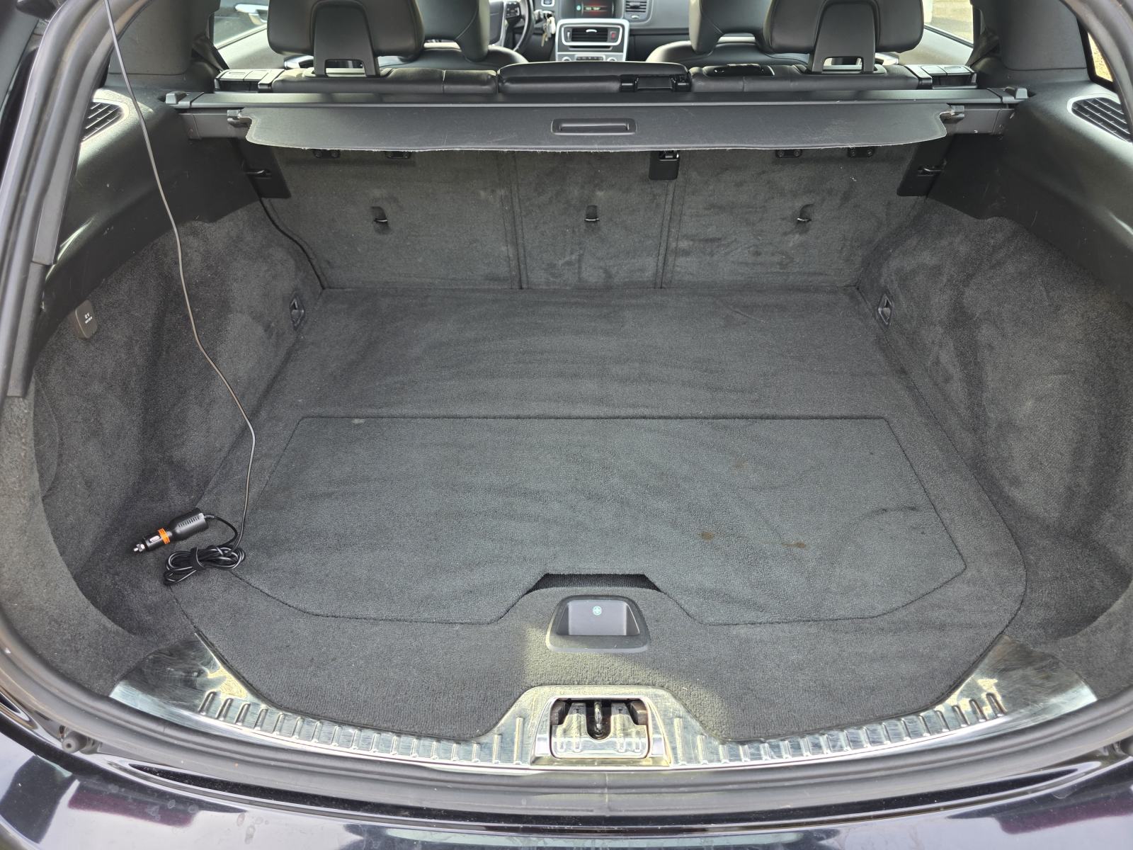 Volvo V60 D3 automatik ACC, CTA, BLIS, AHB..., fotografija 17