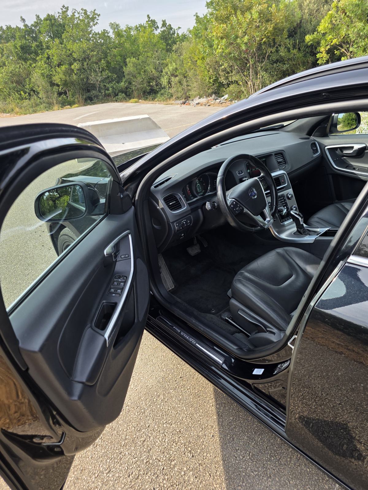 Volvo V60 D3 automatik ACC, CTA, BLIS, AHB..., fotografija 18