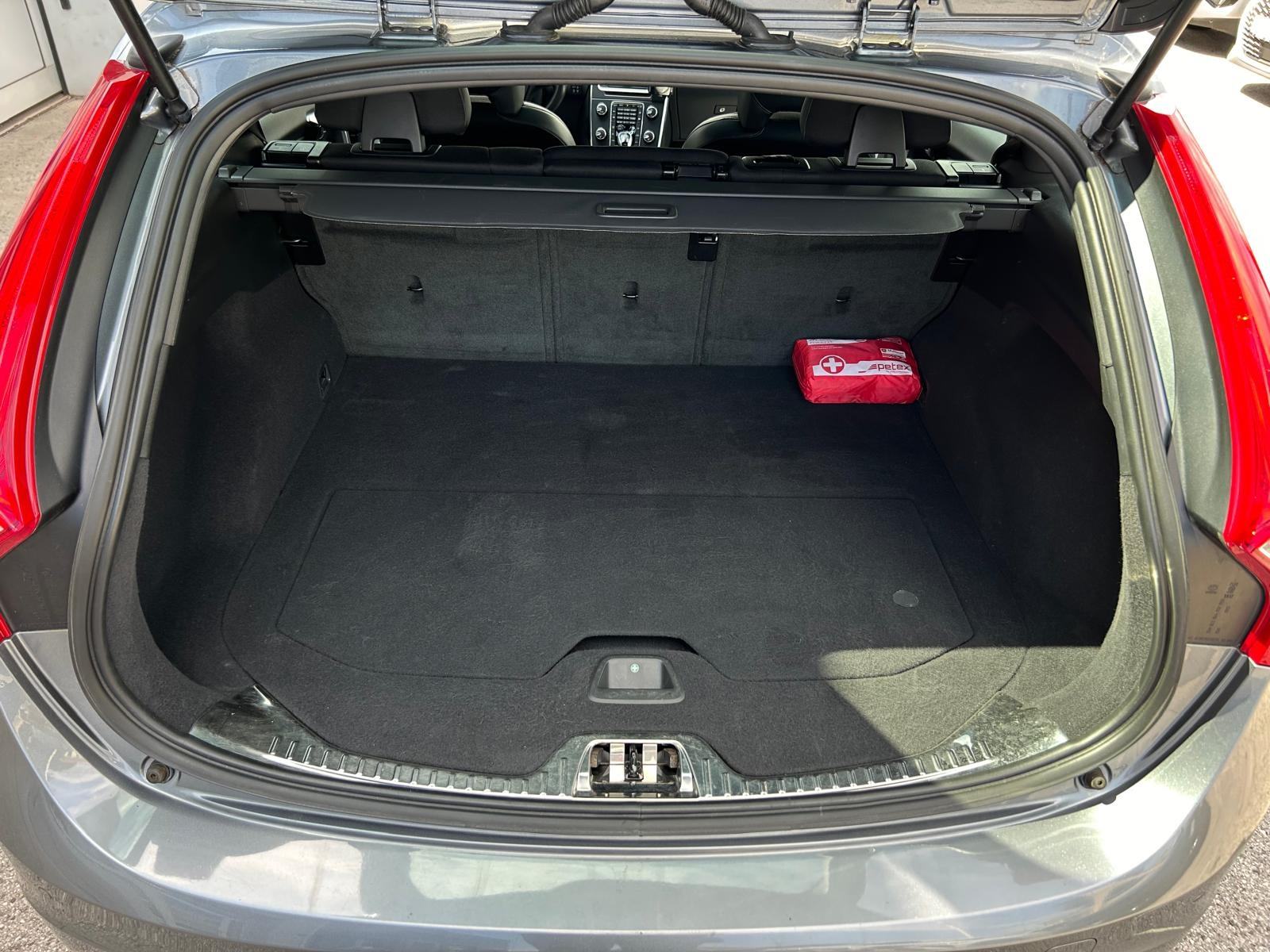 Volvo V60 D3 - AUTOMATIK - VIRTUAL - LED - GARANCIJA - REG.1.GOD. !!!, fotografija 8