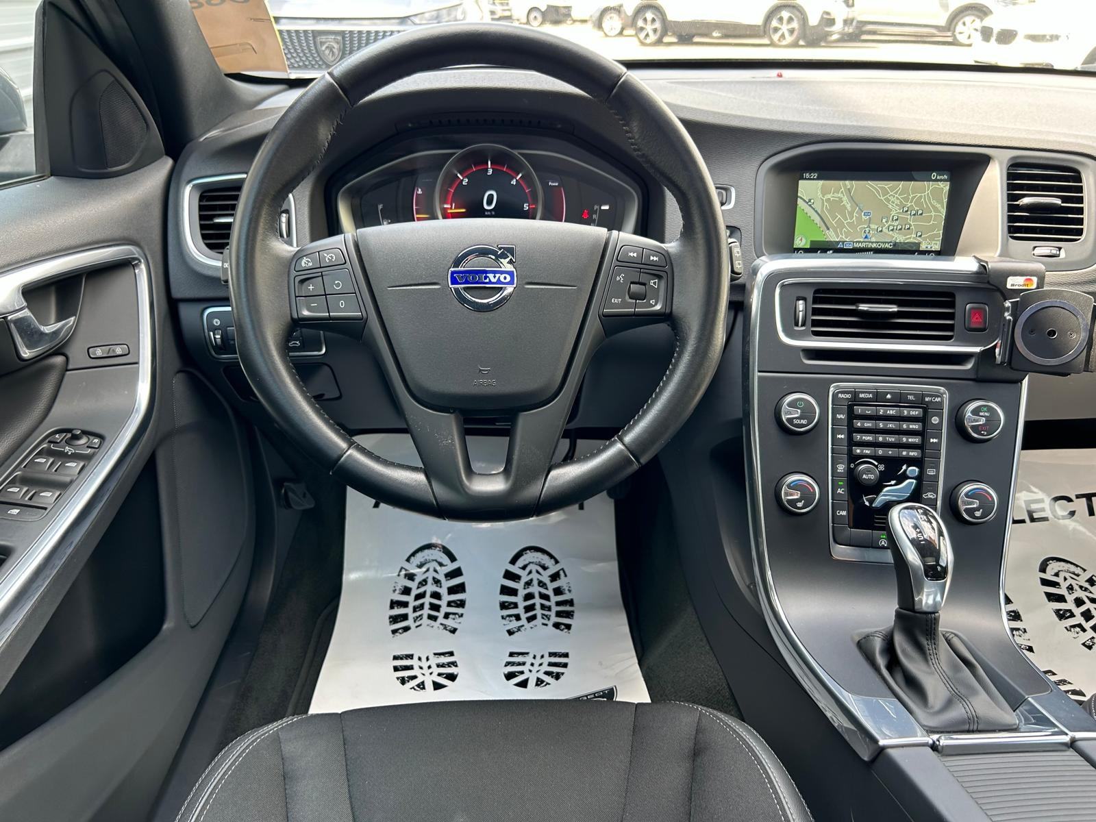 Volvo V60 D3 - AUTOMATIK - VIRTUAL - LED - GARANCIJA - REG.1.GOD. !!!, fotografija 10
