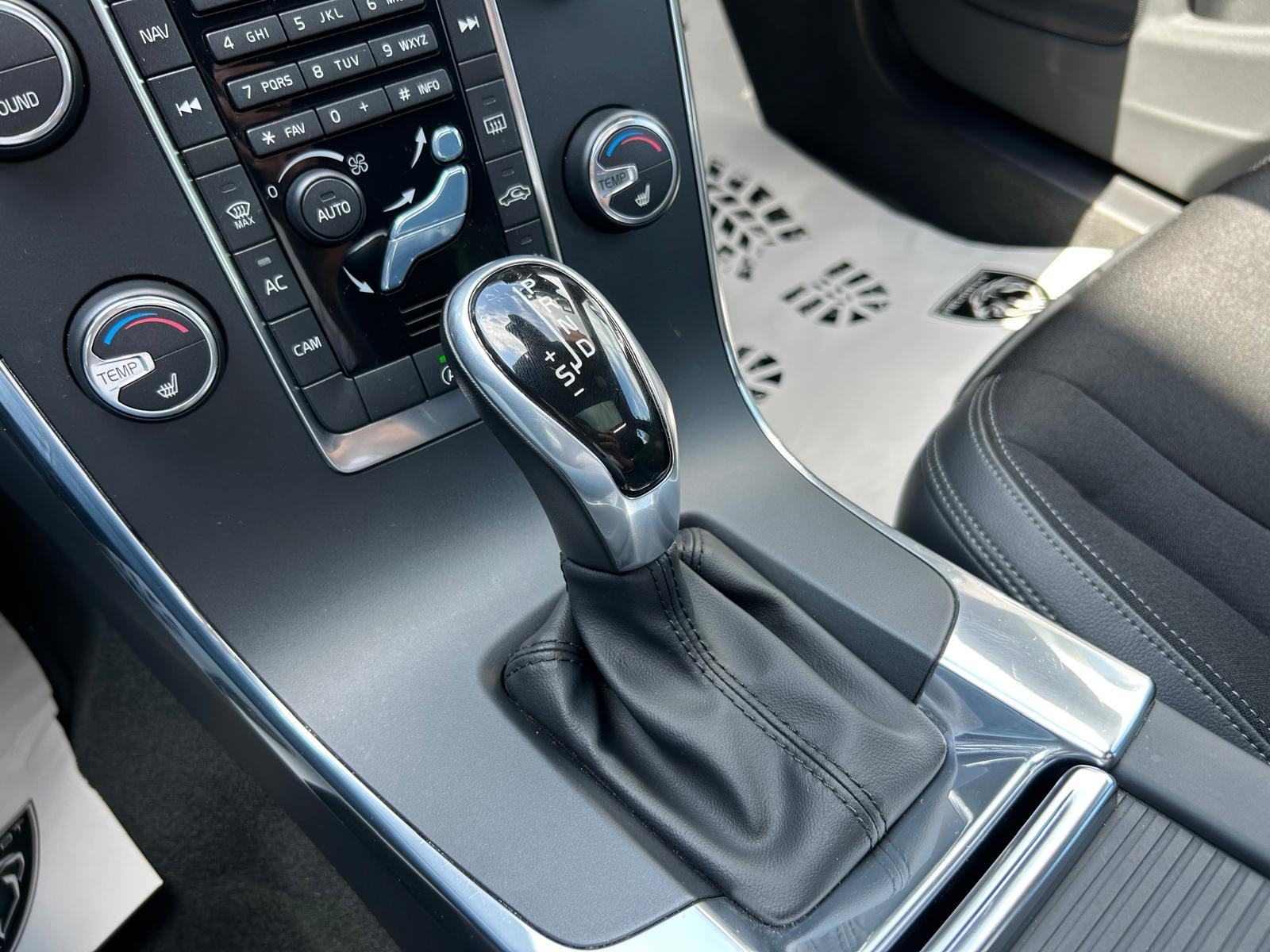 Volvo V60 D3 - AUTOMATIK - VIRTUAL - LED - GARANCIJA - REG.1.GOD. !!!, fotografija 16