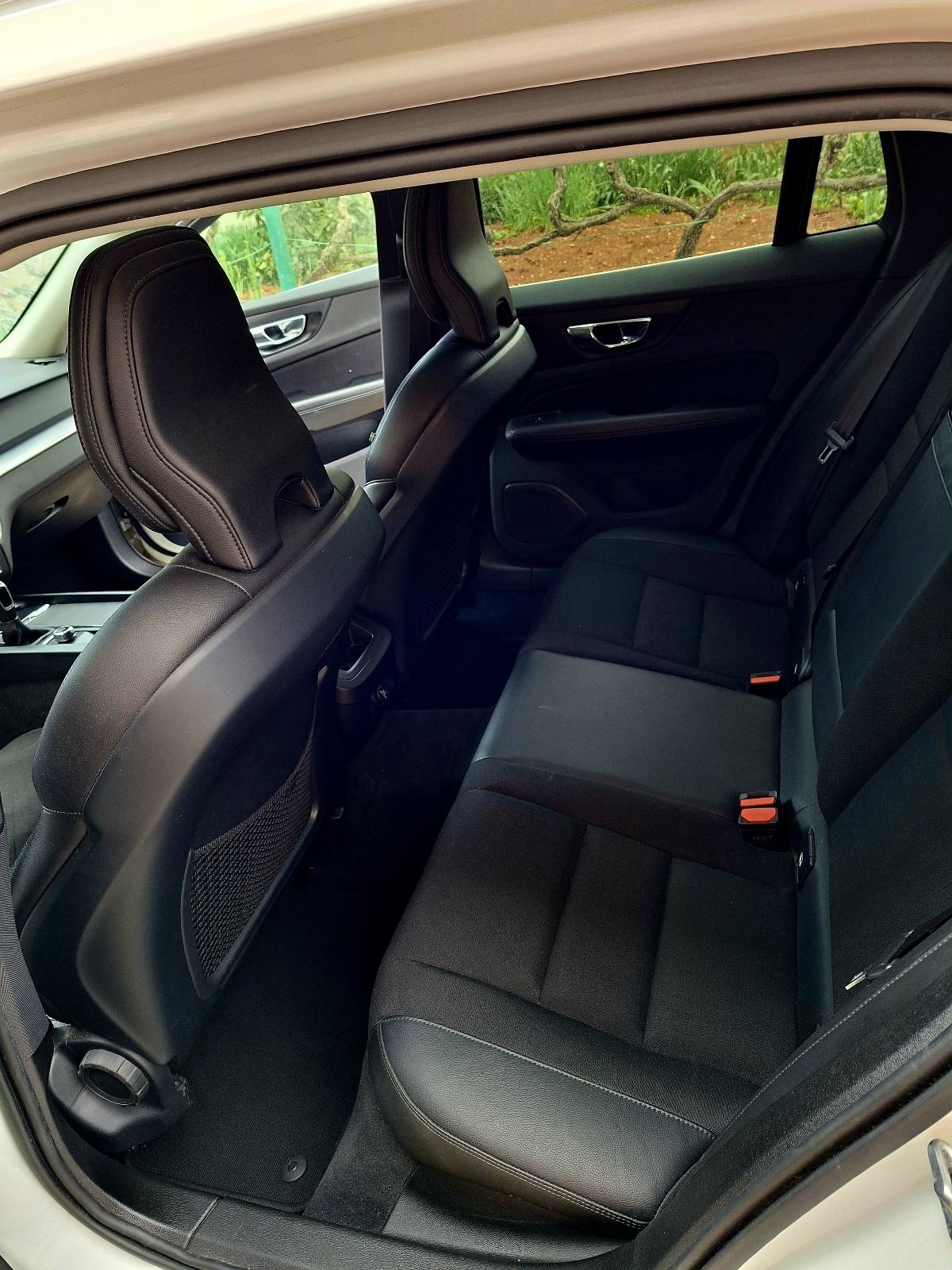 Volvo V60 D3, fotografija 12