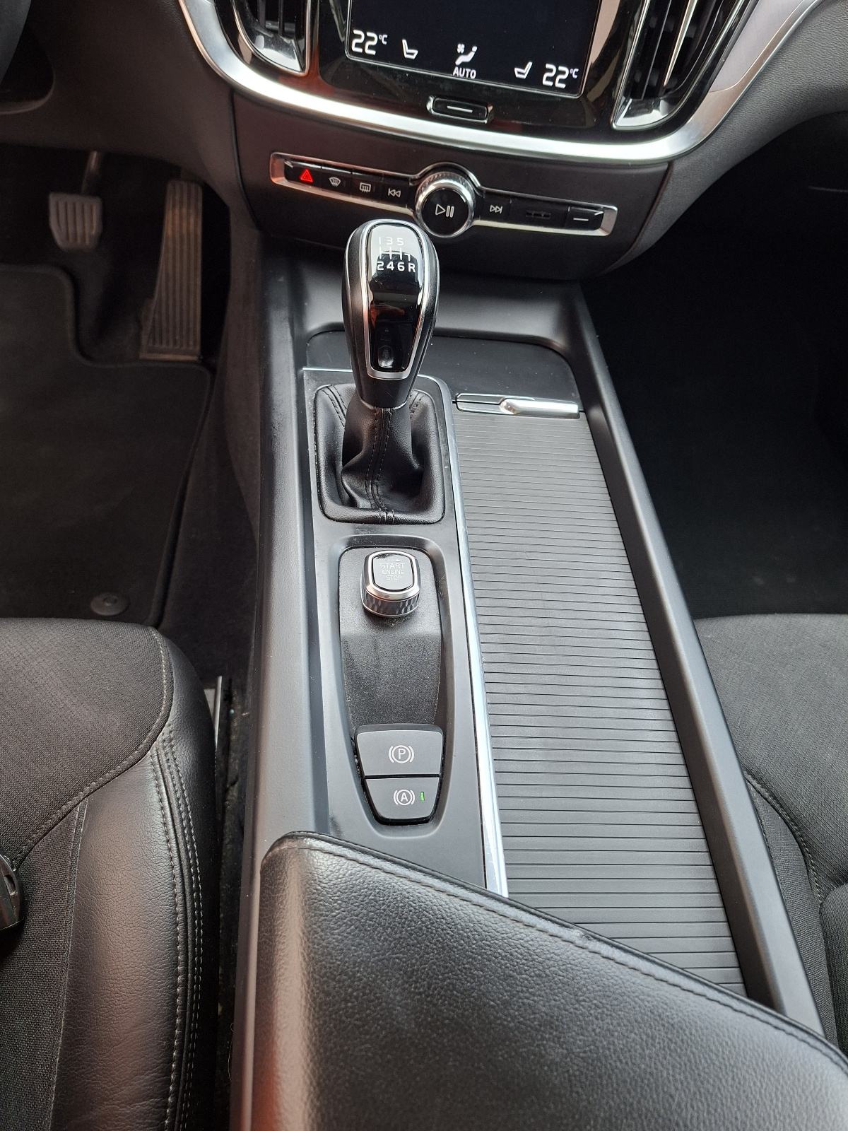 Volvo V60 D3, fotografija 13