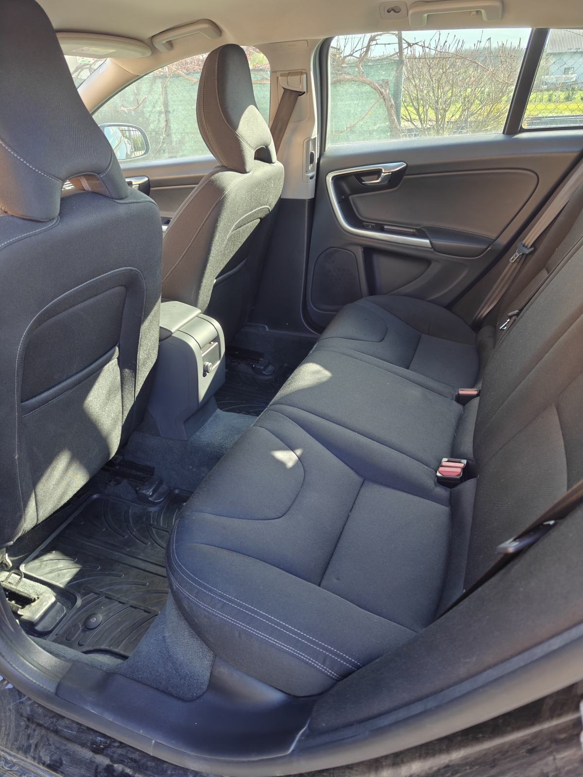 Volvo V60 D3, fotografija 8
