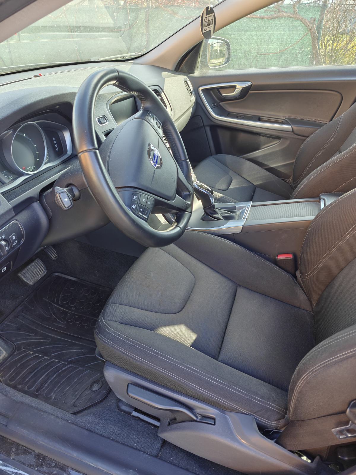 Volvo V60 D3, fotografija 9