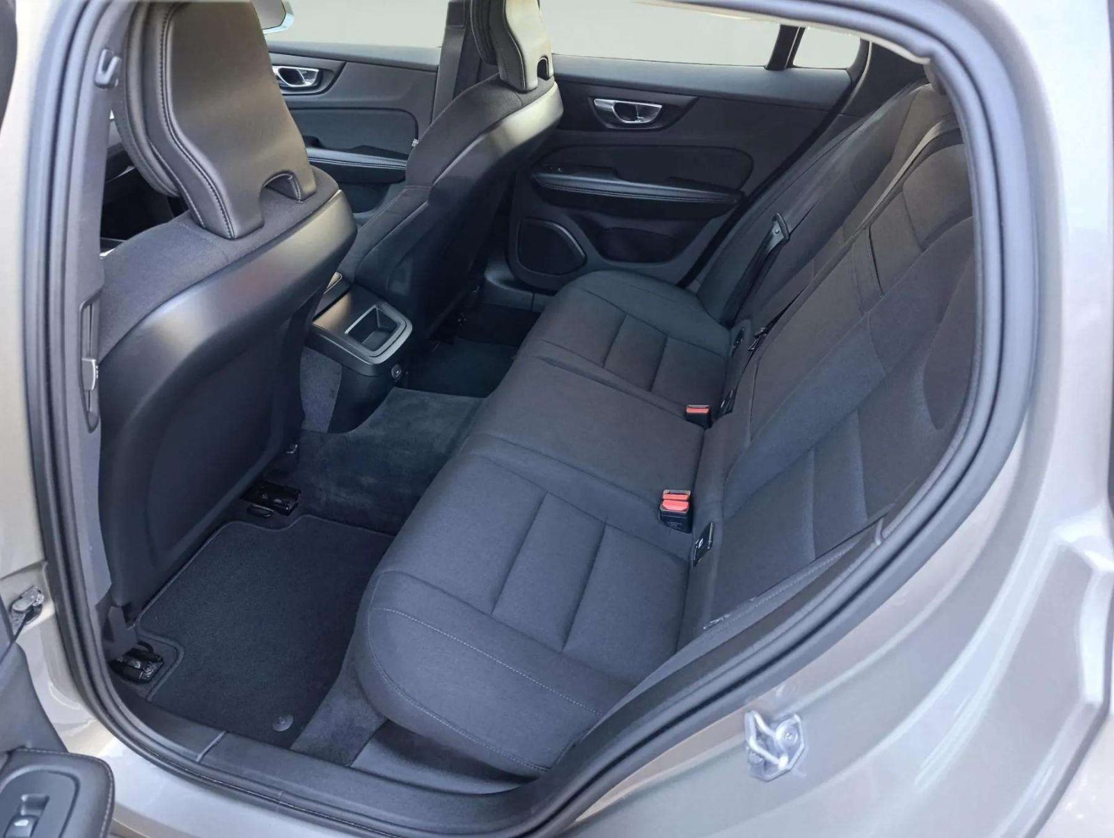 Volvo V60 D3, fotografija 14