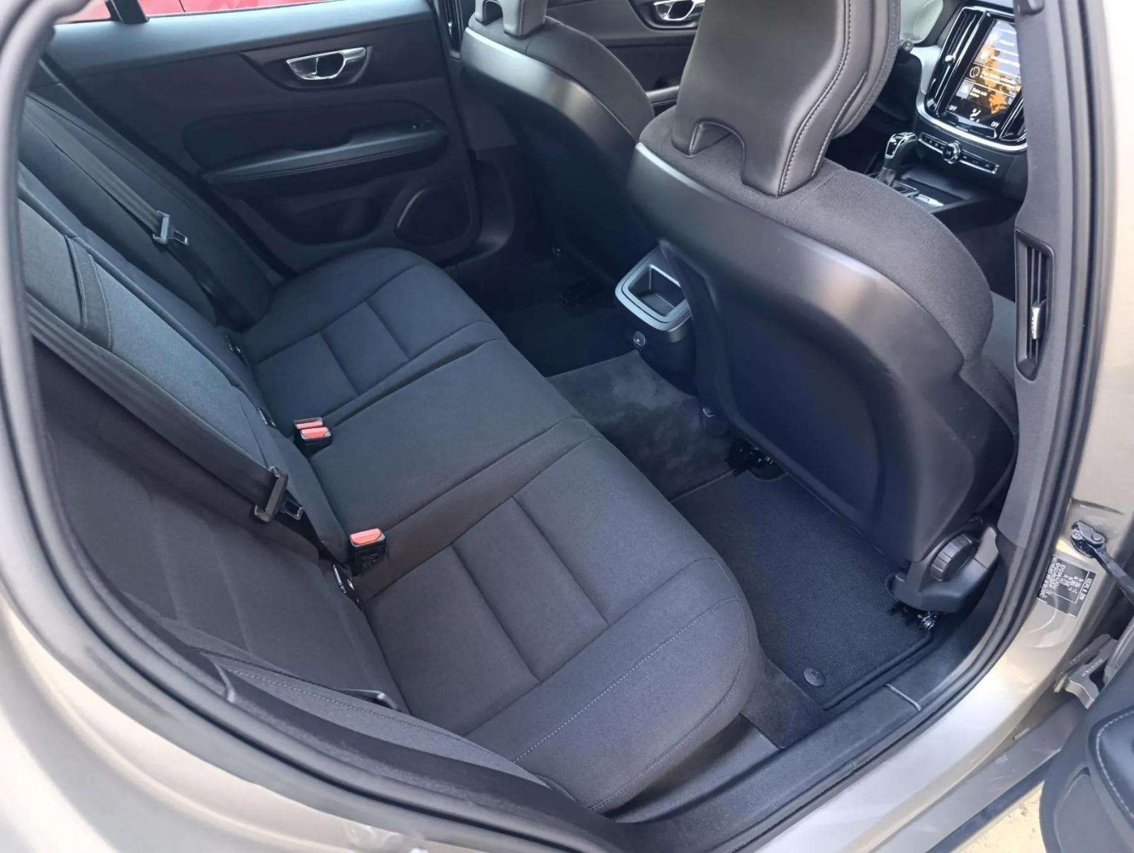 Volvo V60 D3, fotografija 16