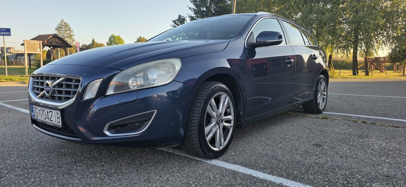 Volvo V60 D3, fotografija 2
