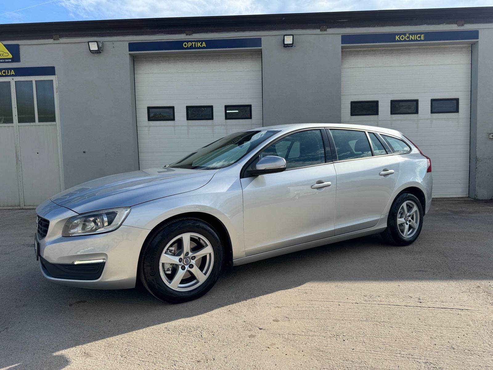 Volvo V60 D4 2016 god. akcija 6200€, fotografija 2