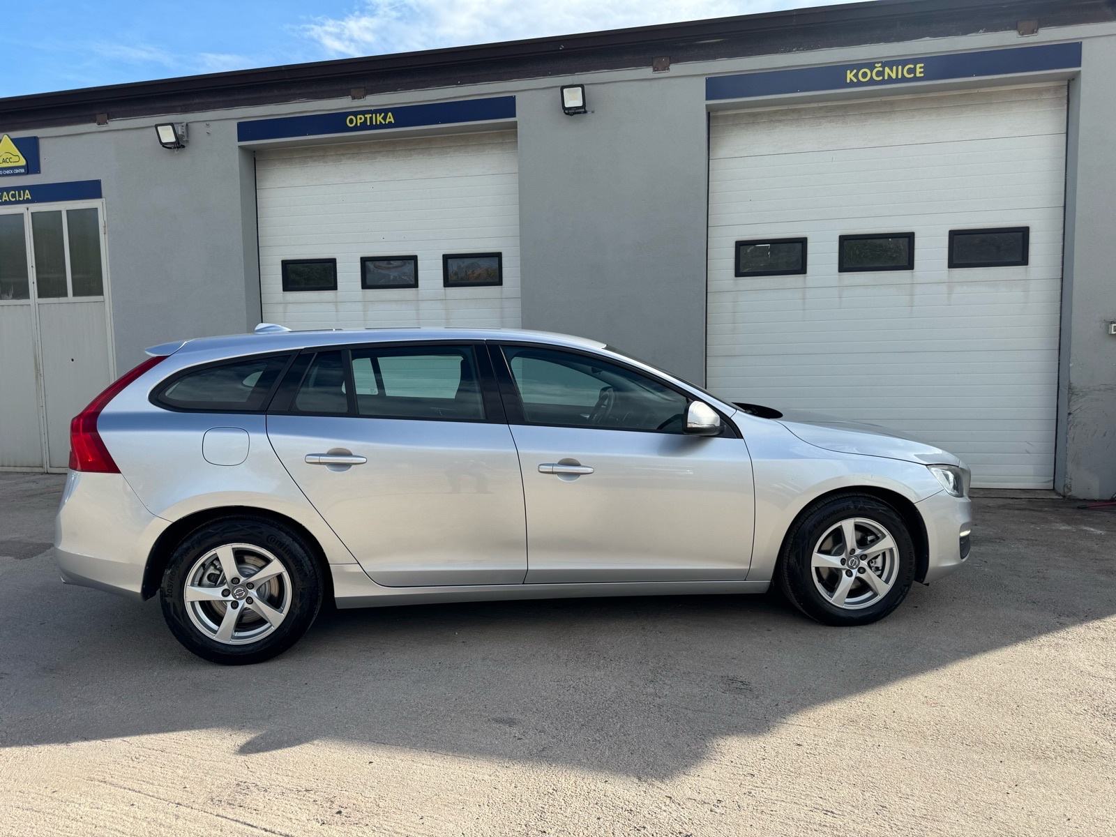 Volvo V60 D4 2016 god. akcija 6200€, fotografija 3