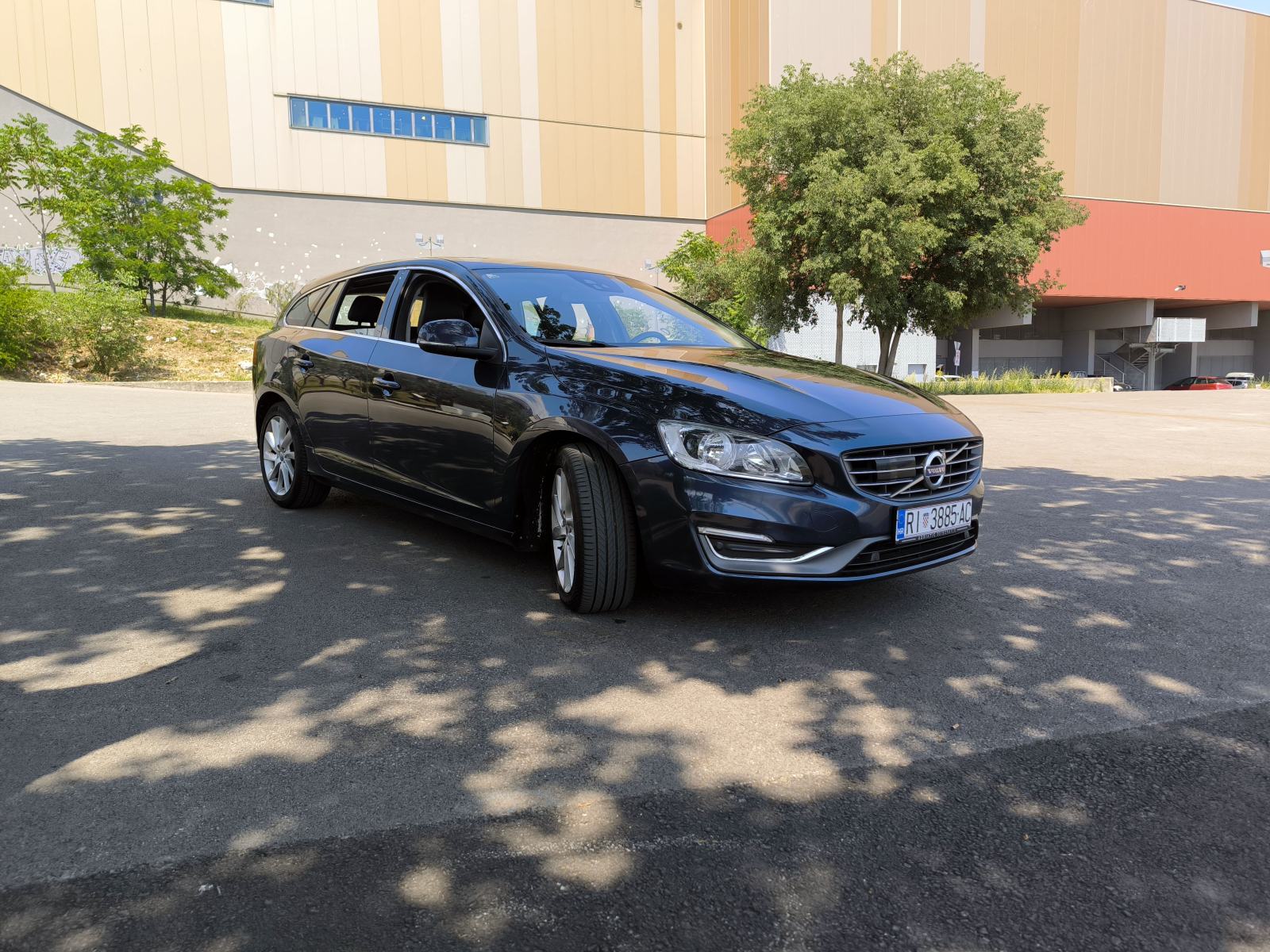 Volvo V60 D4 Summum | Drive-E Automatik | 181ks | Reg. 12/2026 |, fotografija 6