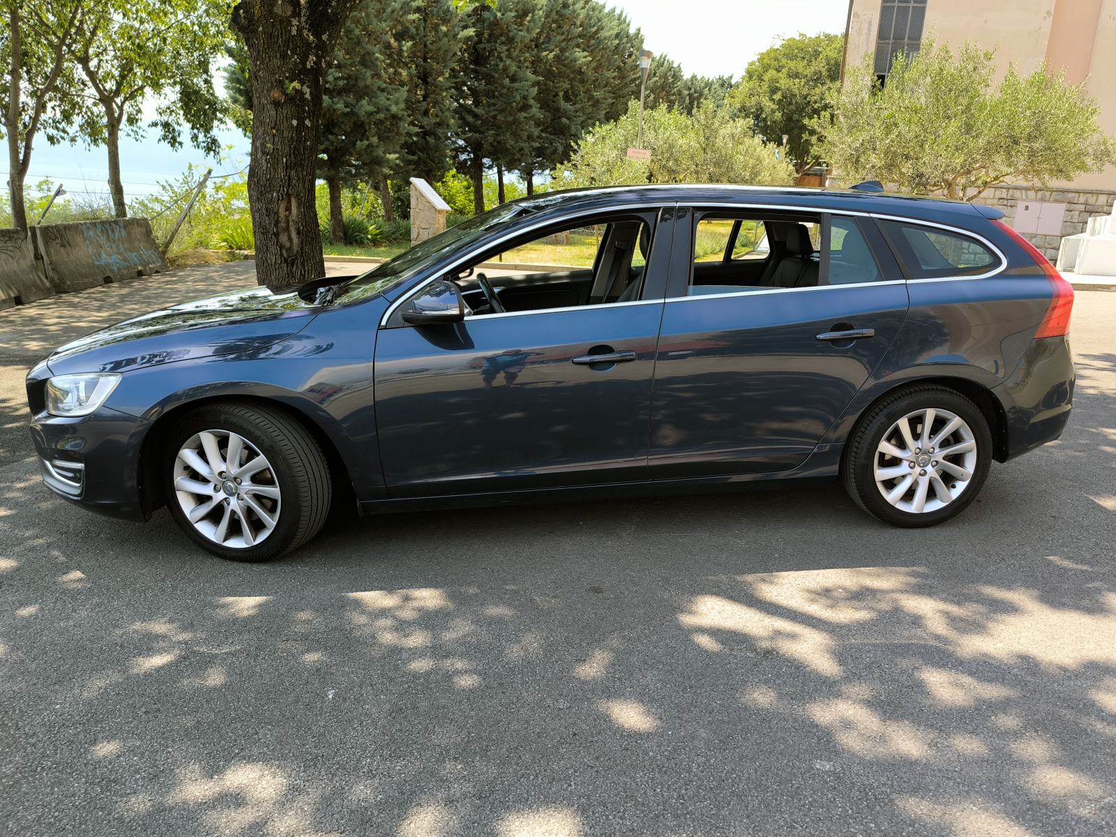 Volvo V60 D4 Summum | Drive-E Automatik | 181ks | Reg. 12/2026 |, fotografija 4