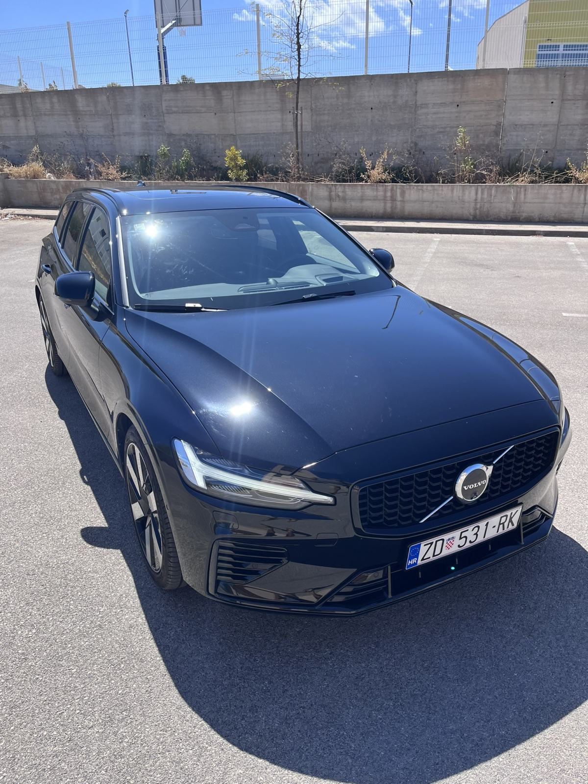 Volvo V60 Ultra Dark T6 AWD PHEV 335 KS | B&W | Panorama | Masaža |PDV, fotografija 10
