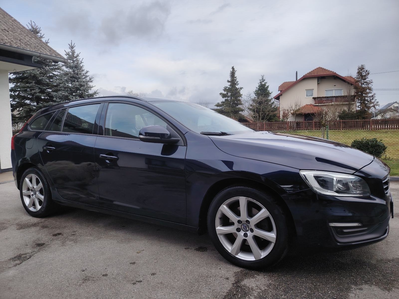 ⭐Volvo V60 D4 automatik EURO6,reg,12/26,kuka⭐, fotografija 3
