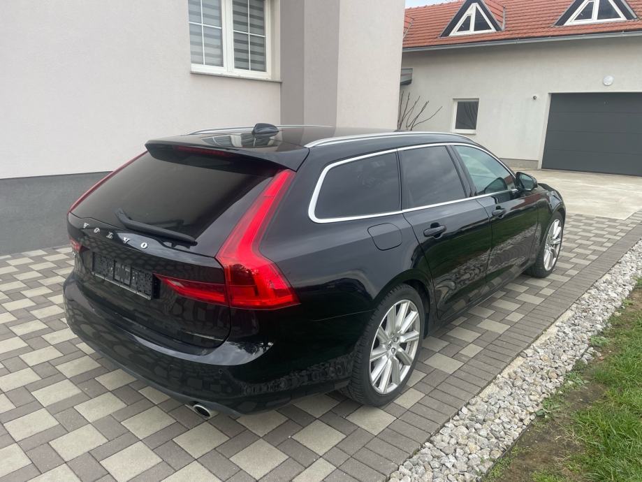 Volvo V90 D4 MOMENTUM, fotografija 6
