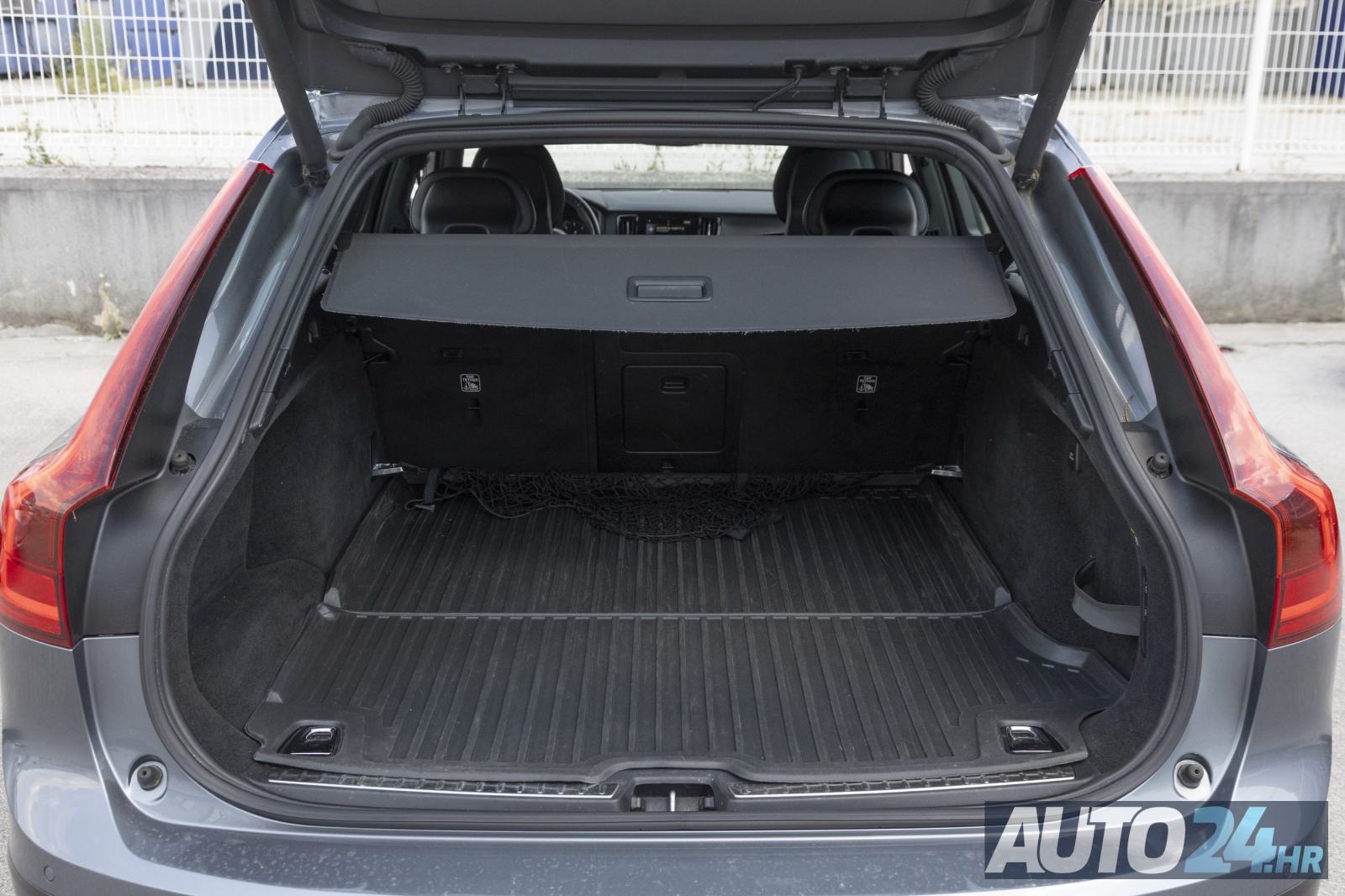 Volvo V90 XC D5 AWD AUT.|1. VL|HR AUTO|VEL SERVIS|KAMERA|RATA OD 347 €, fotografija 14