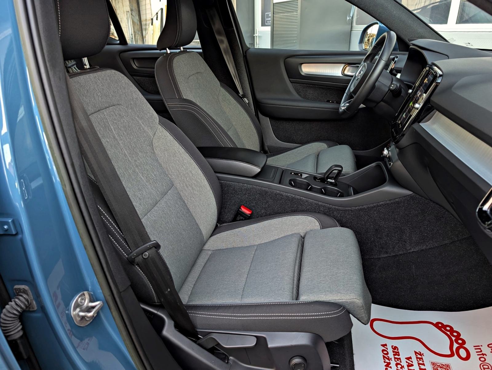 Volvo XC40 2.0 B3 aut. Core, fotografija 12