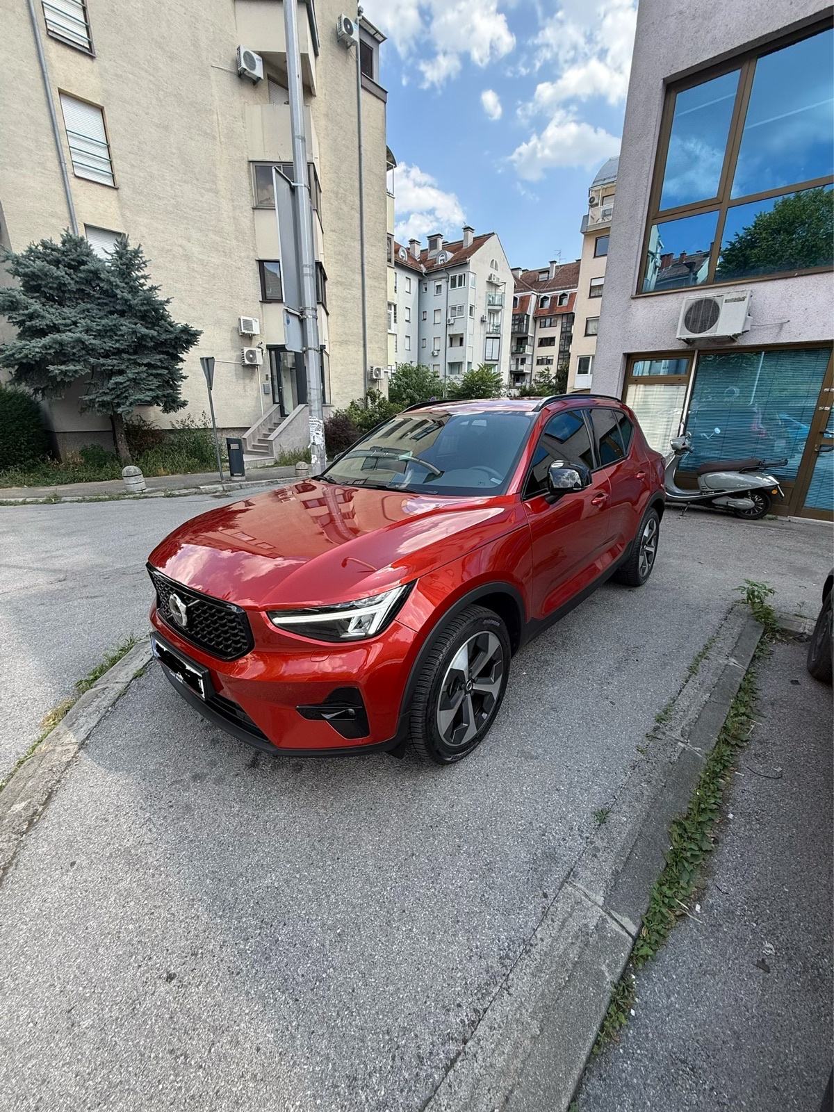 Volvo XC40 2.0 B4 mild hybrid,Plus Dark model,37.000 km,kao nov✅, fotografija 2