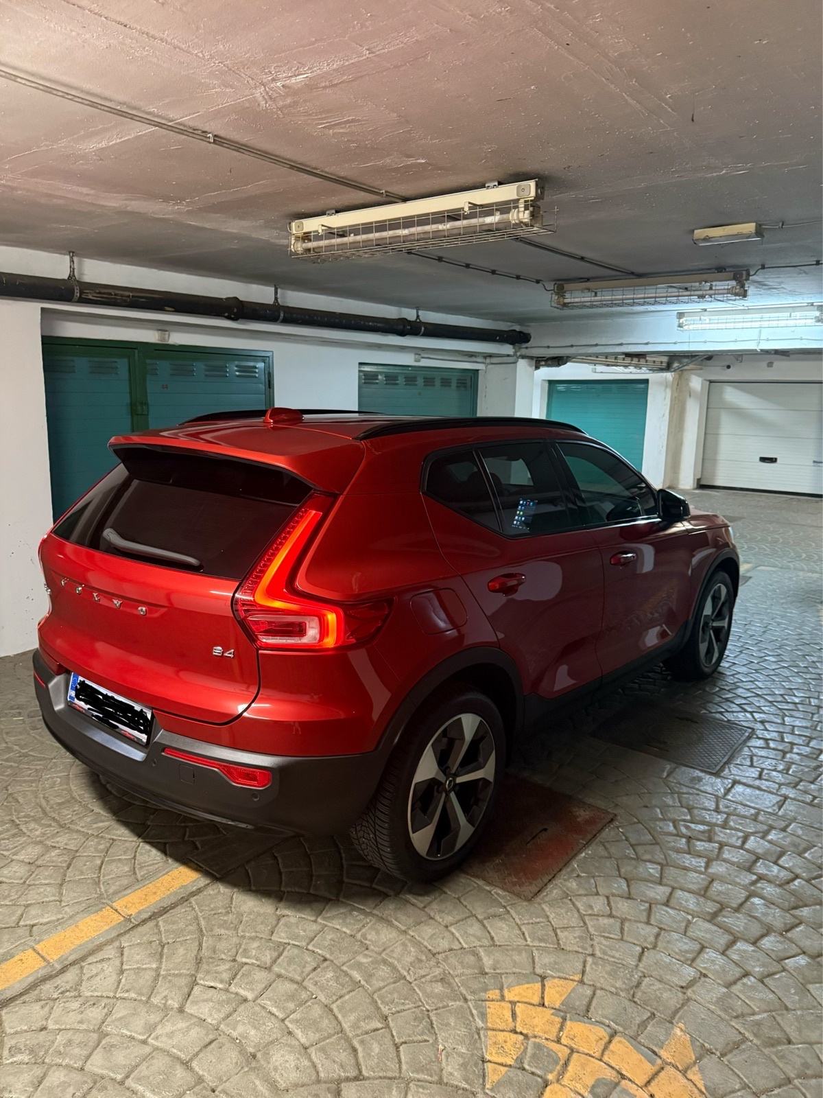 Volvo XC40 2.0 B4 mild hybrid,Plus Dark model,37.000 km,kao nov✅, fotografija 7