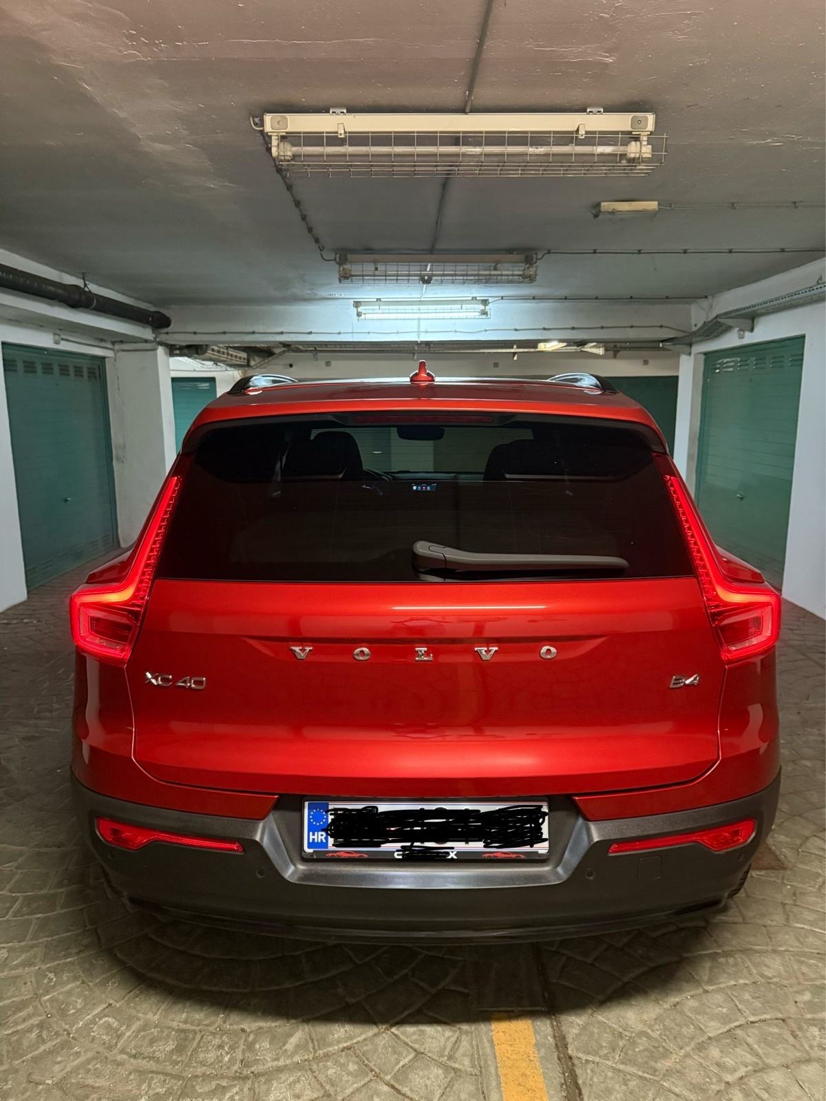 Volvo XC40 2.0 B4 mild hybrid,Plus Dark model,37.000 km,kao nov✅, fotografija 9