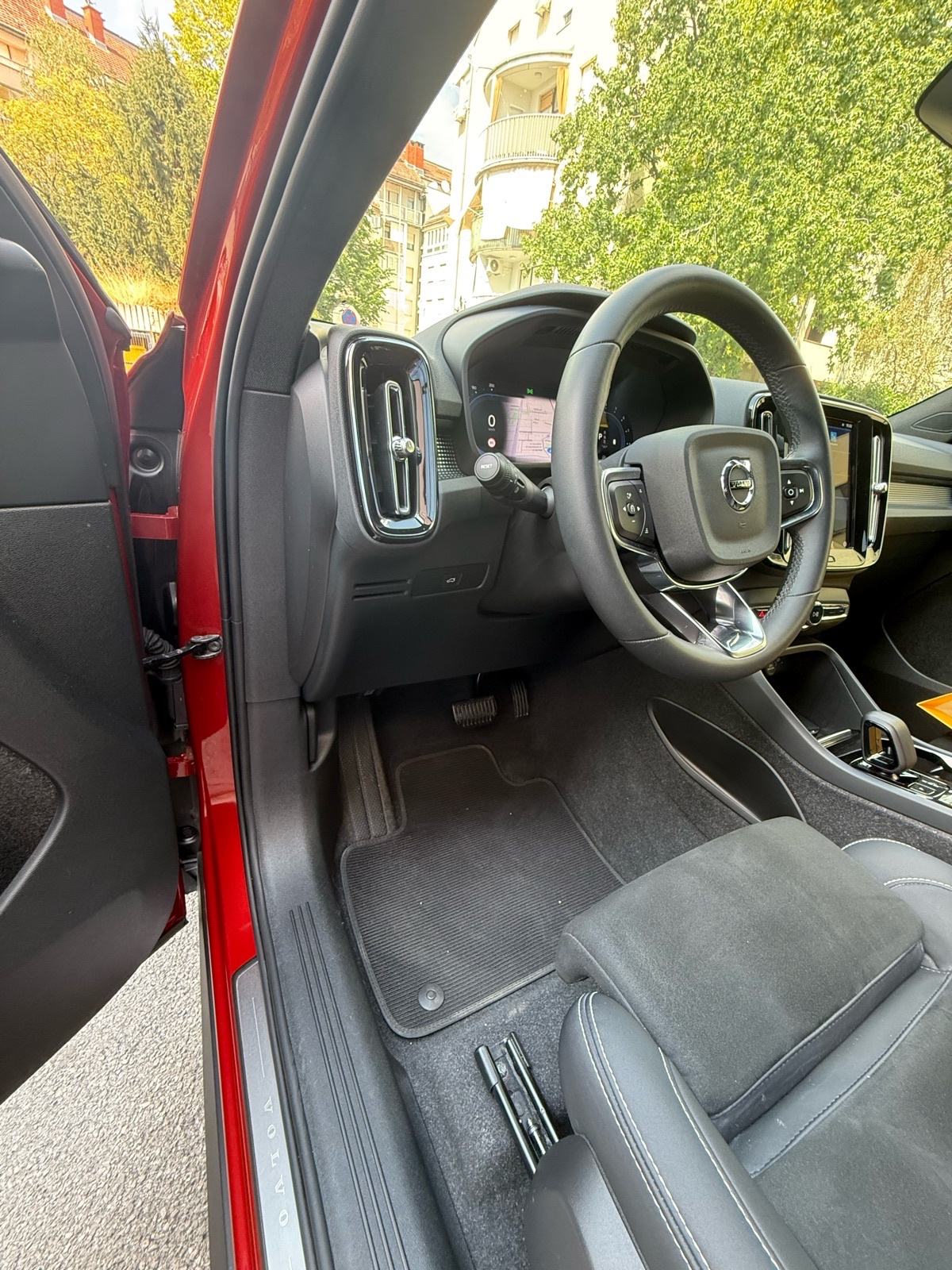Volvo XC40 2.0 B4 mild hybrid,Plus Dark model,37.000 km,kao nov✅, fotografija 11