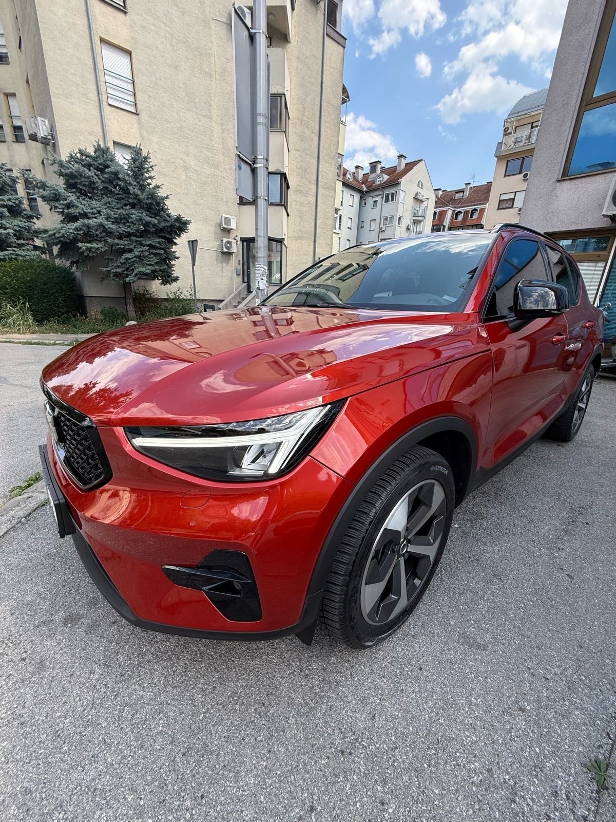 Volvo XC40 2.0 B4 mild hybrid,Plus Dark model,37.000 km,kao nov✅, fotografija 4