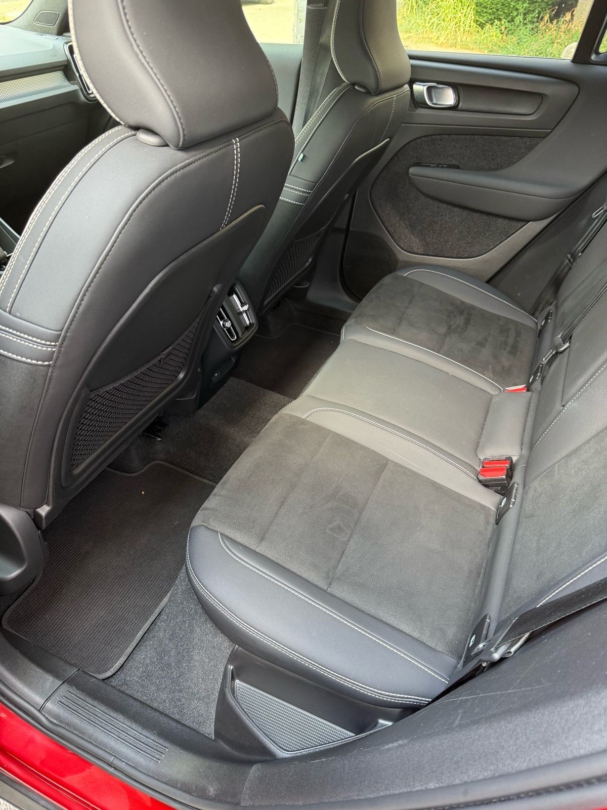 Volvo XC40 2.0 B4 mild hybrid,Plus Dark model,37.000 km,kao nov✅, fotografija 15