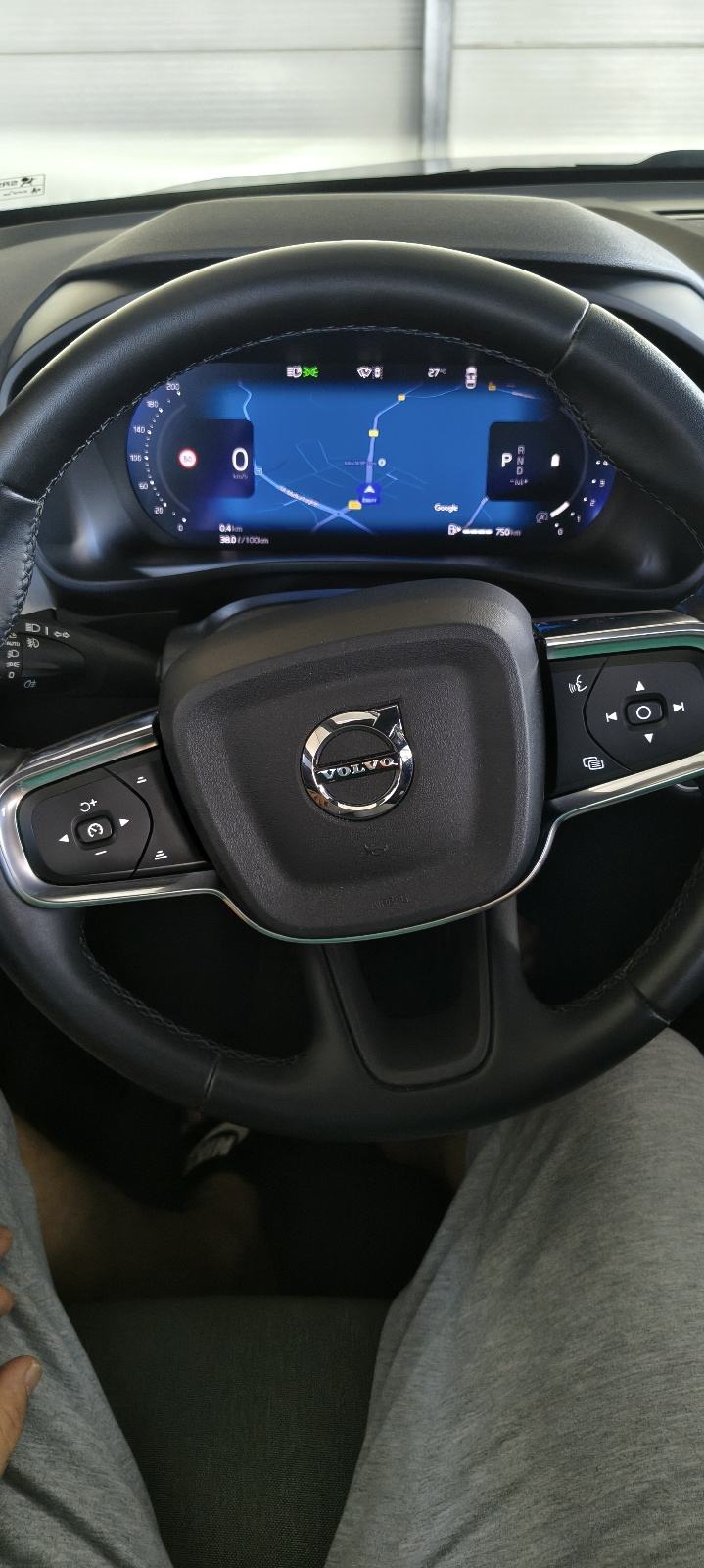 Volvo XC40 2.0 Benzin Mild Hibrid 120kw automatik, fotografija 7